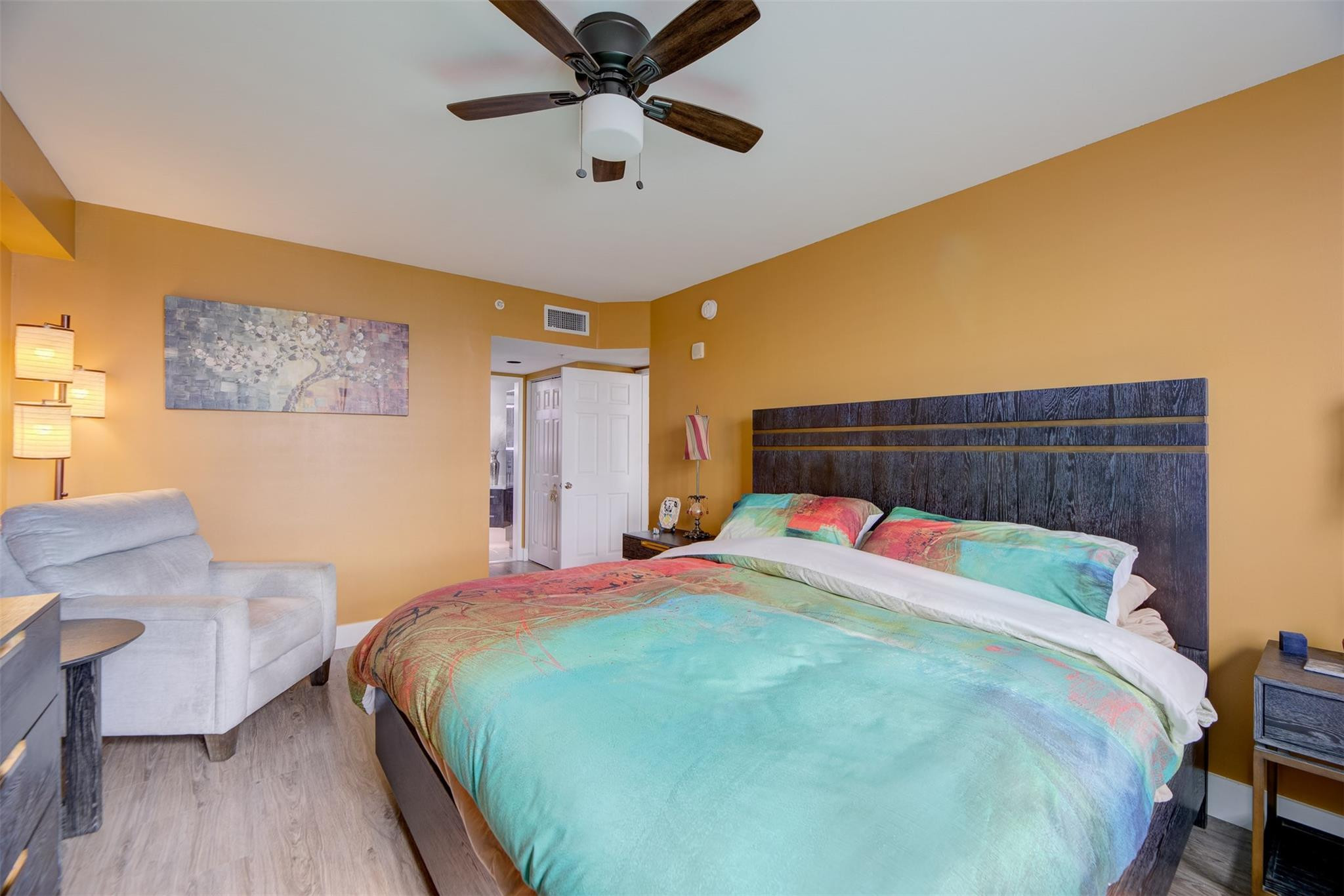 1919 Van Buren St Unit: 617A