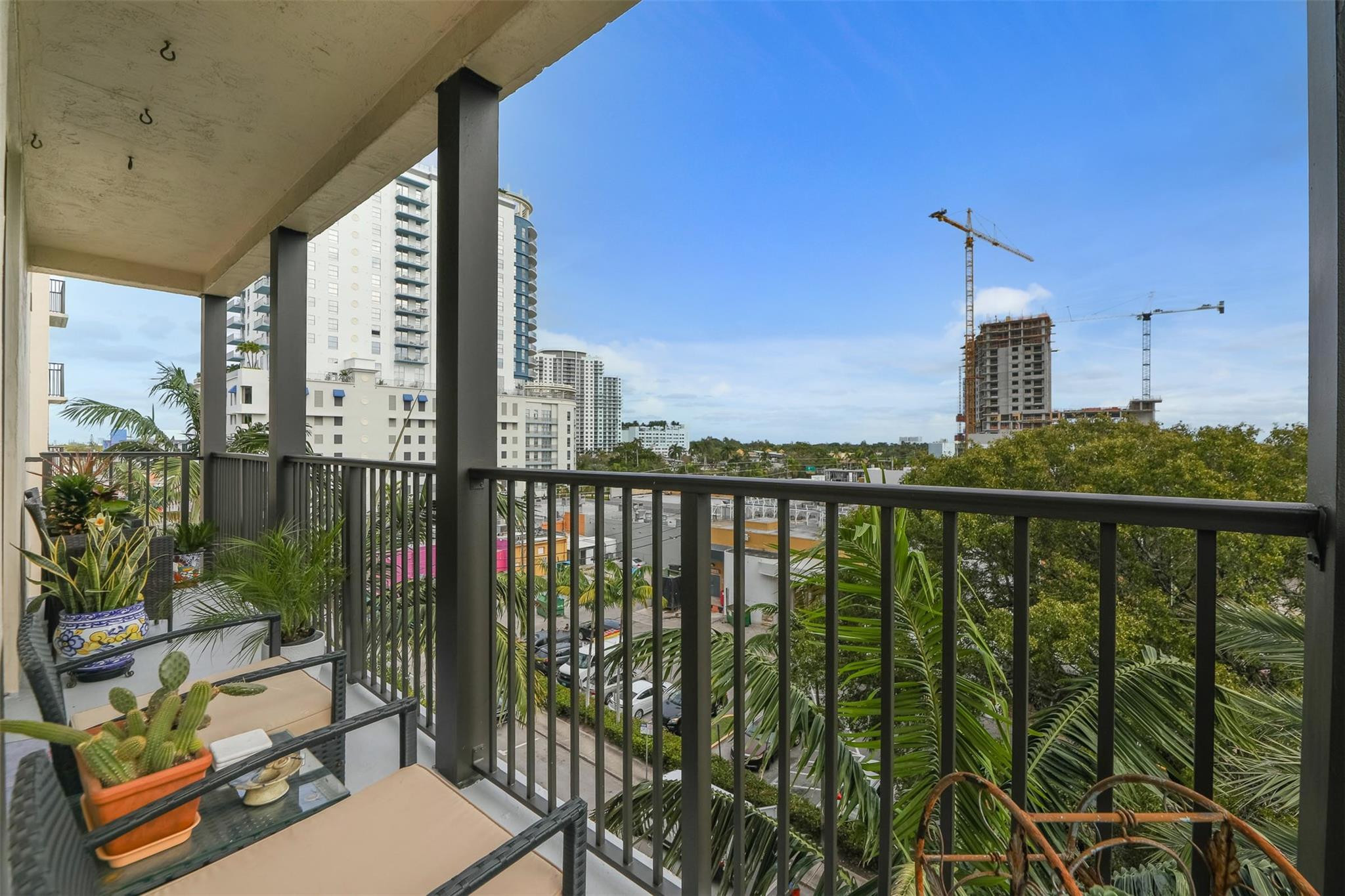 1919 Van Buren St Unit: 617A