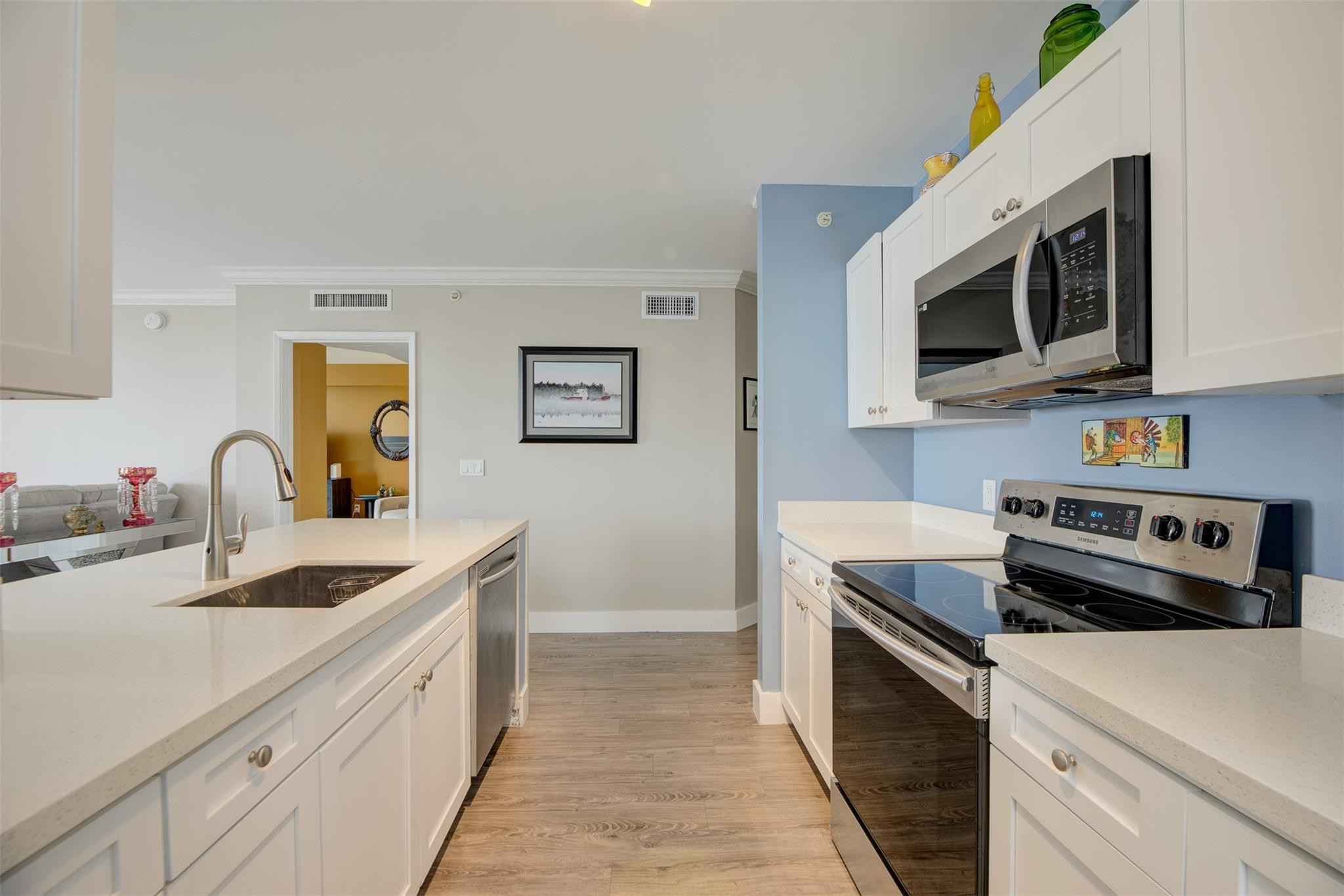 1919 Van Buren St Unit: 617A