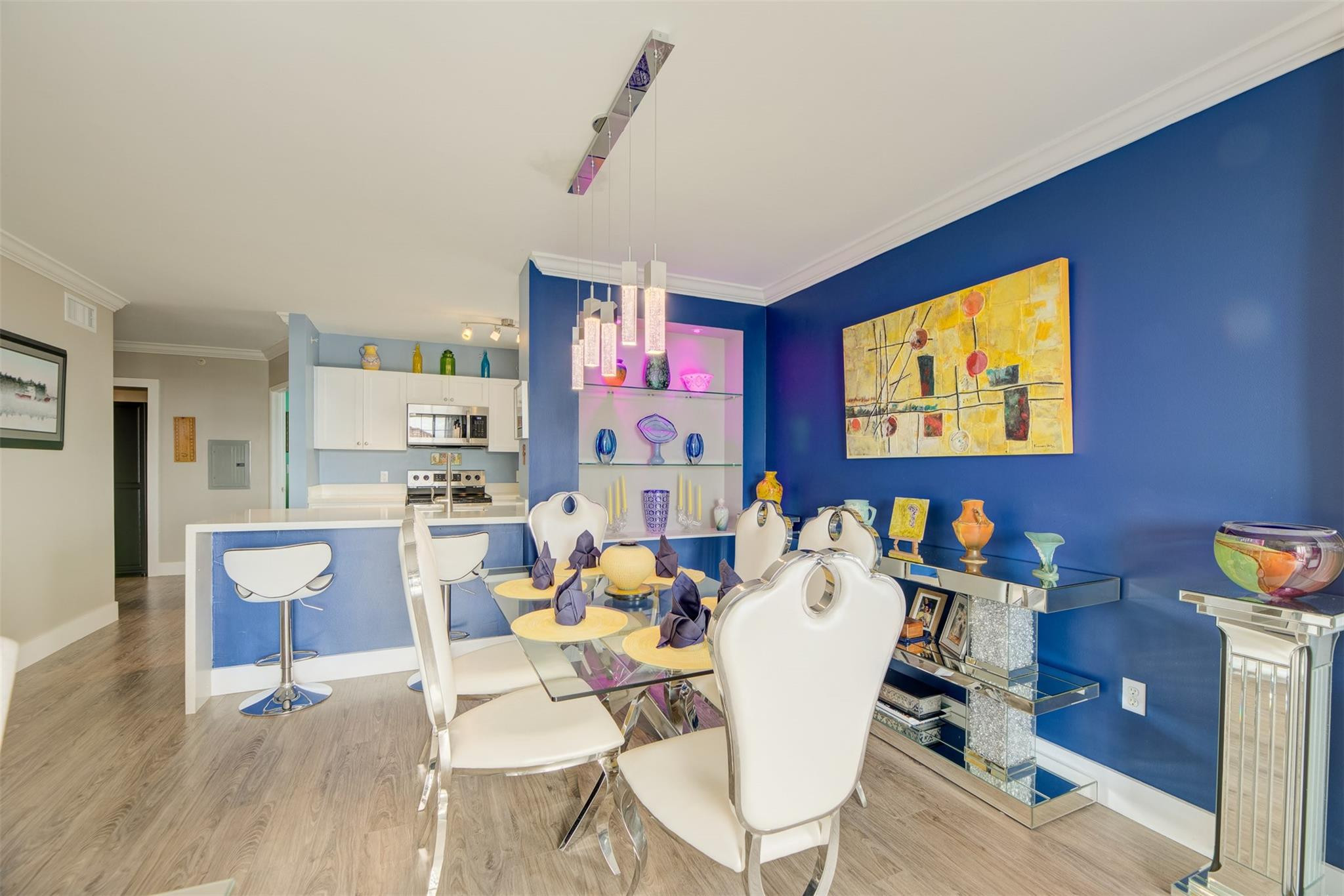 1919 Van Buren St Unit: 617A