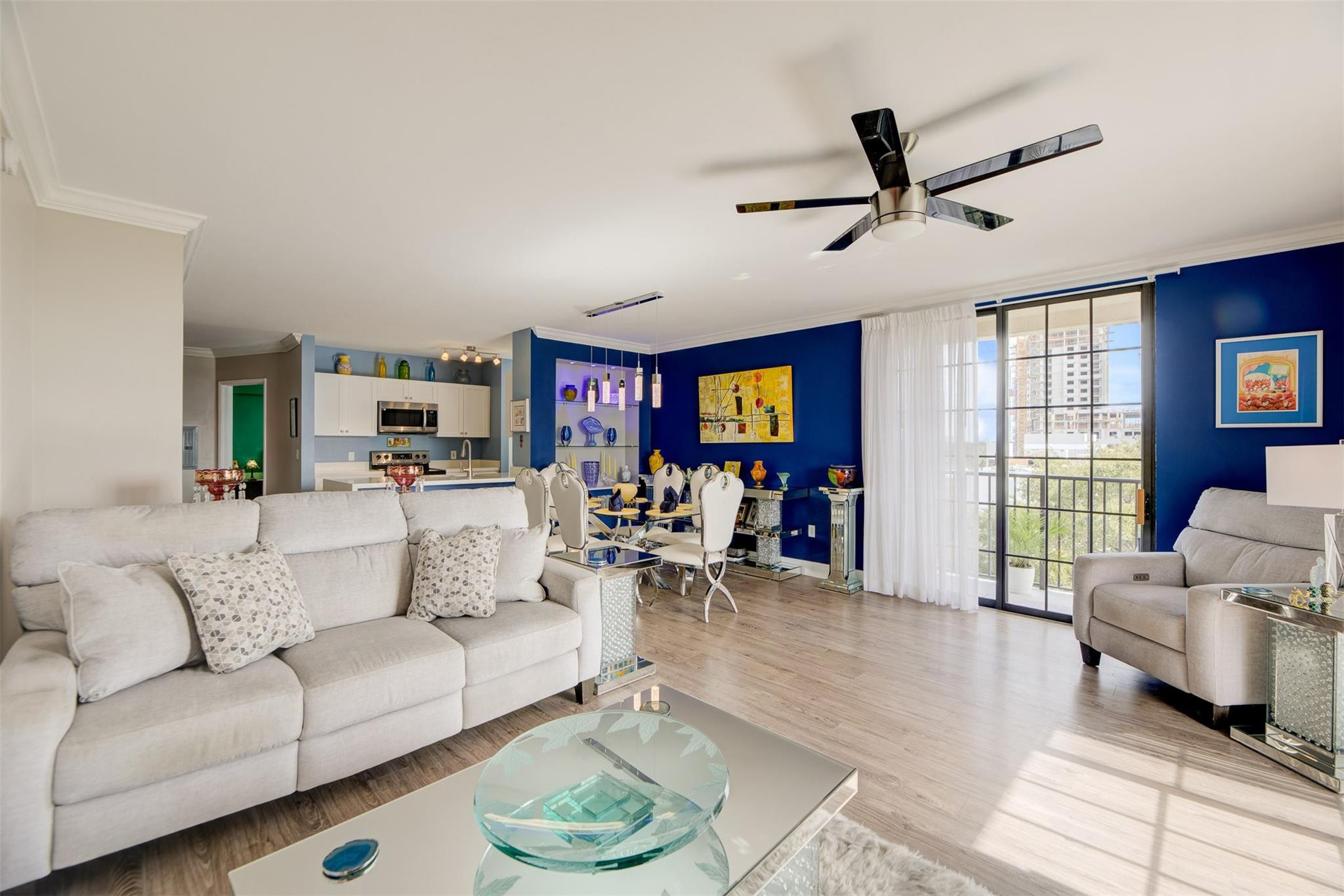 1919 Van Buren St Unit: 617A