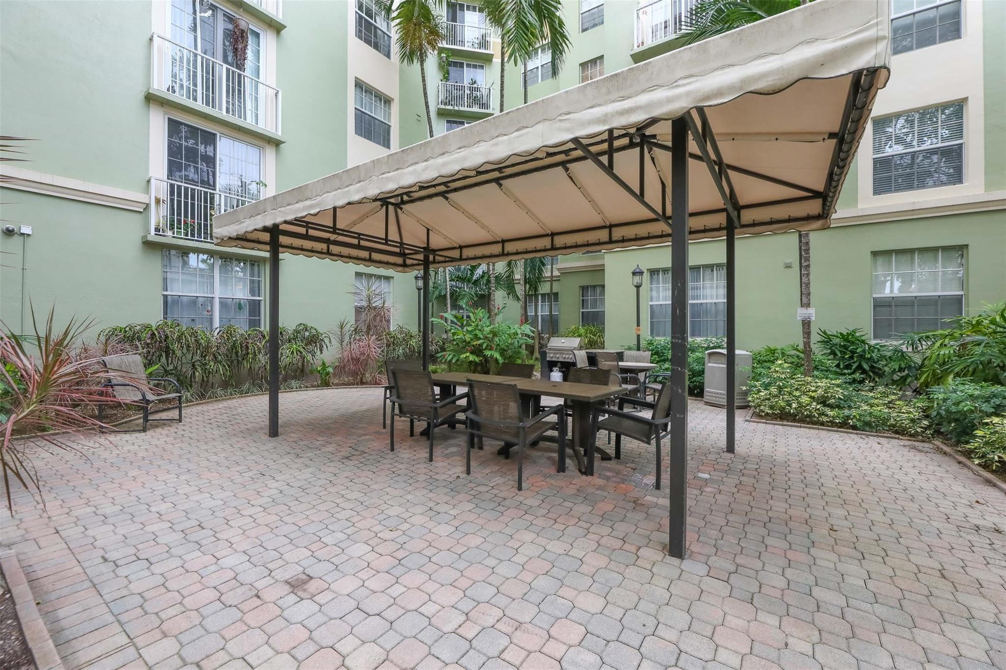 1919 Van Buren St Unit: 617A