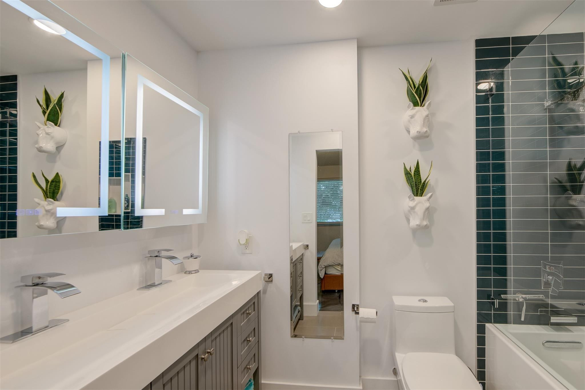 1805 NE 15th Ave Unit: 1805