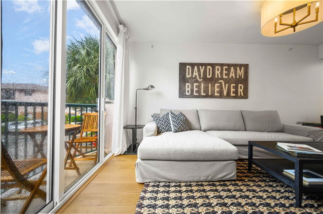 2107 SE 10th Ave Unit: 817