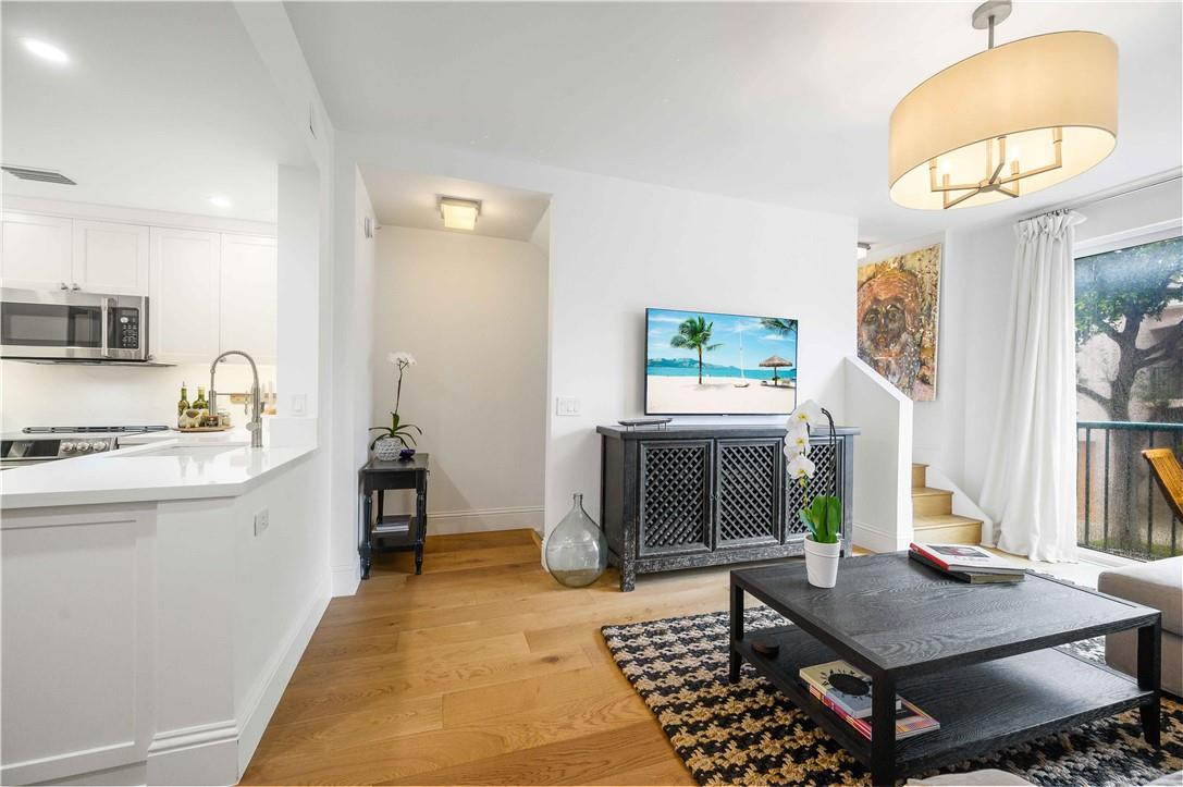 2107 SE 10th Ave Unit: 817