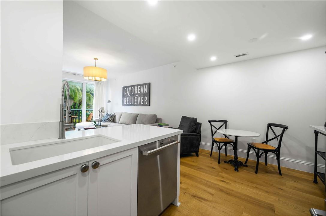 2107 SE 10th Ave Unit: 817