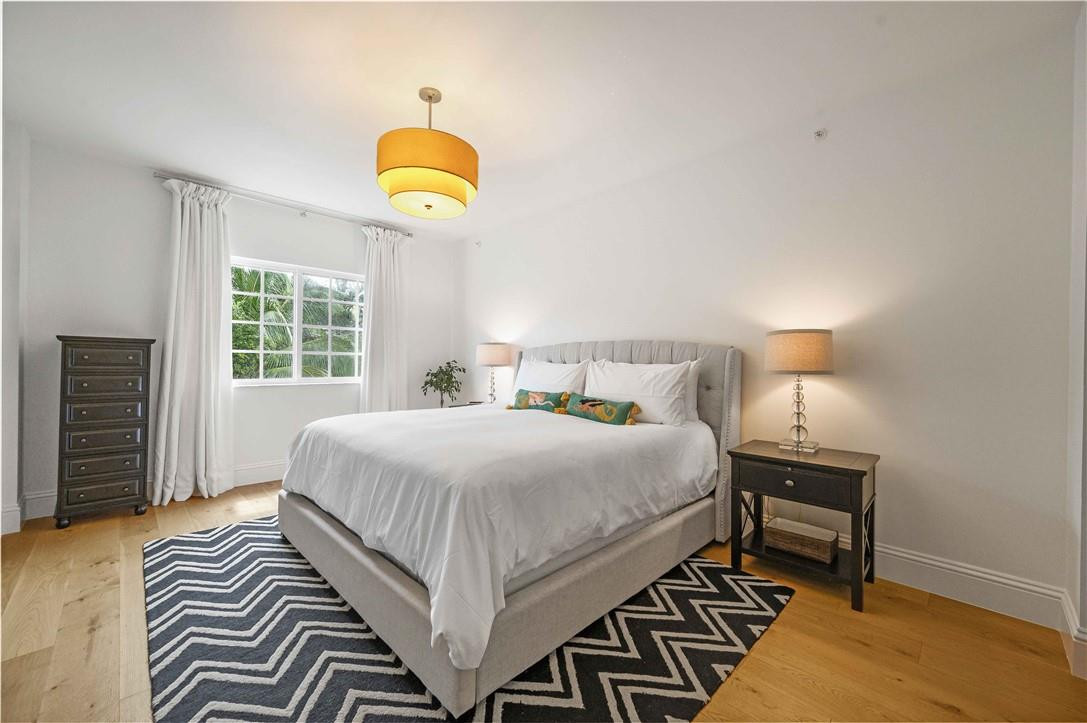 2107 SE 10th Ave Unit: 817