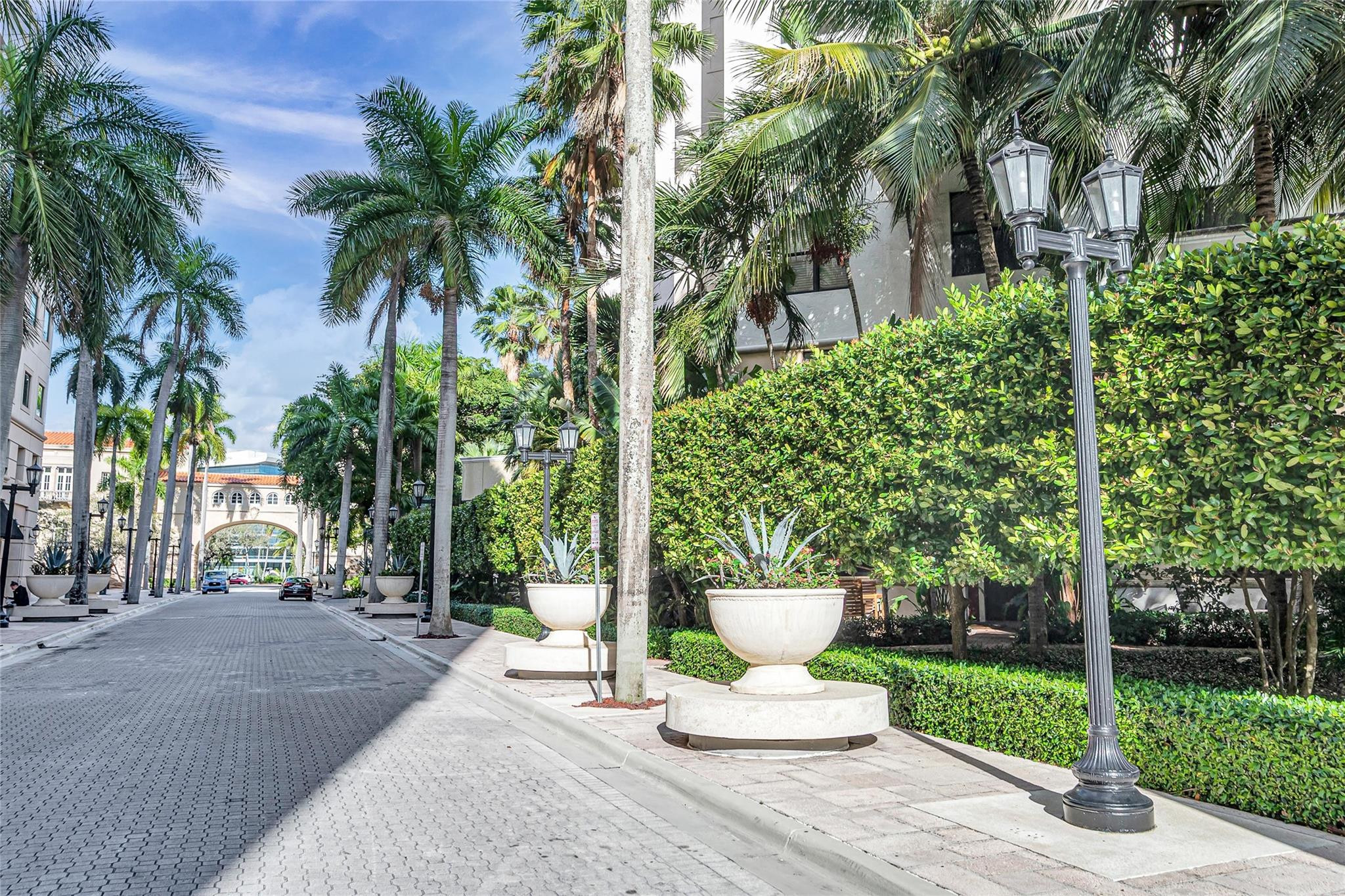 888 S Douglas Rd 906