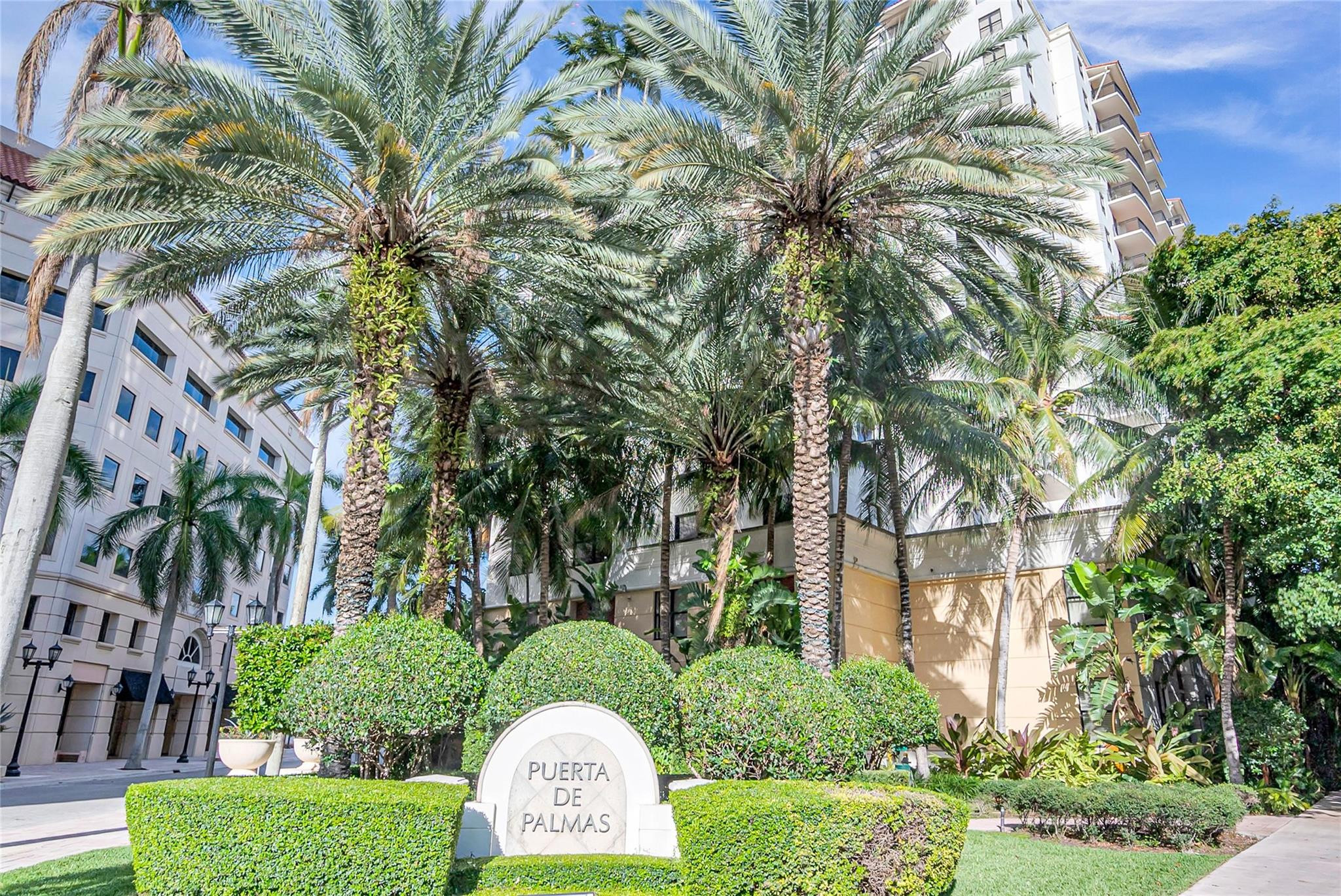 888 S Douglas Rd 906