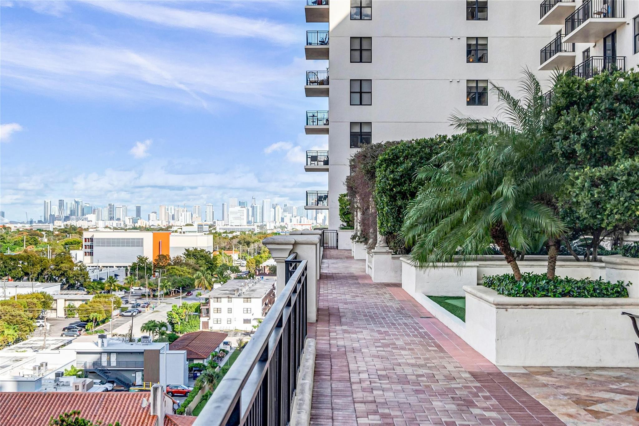 888 S Douglas Rd 906