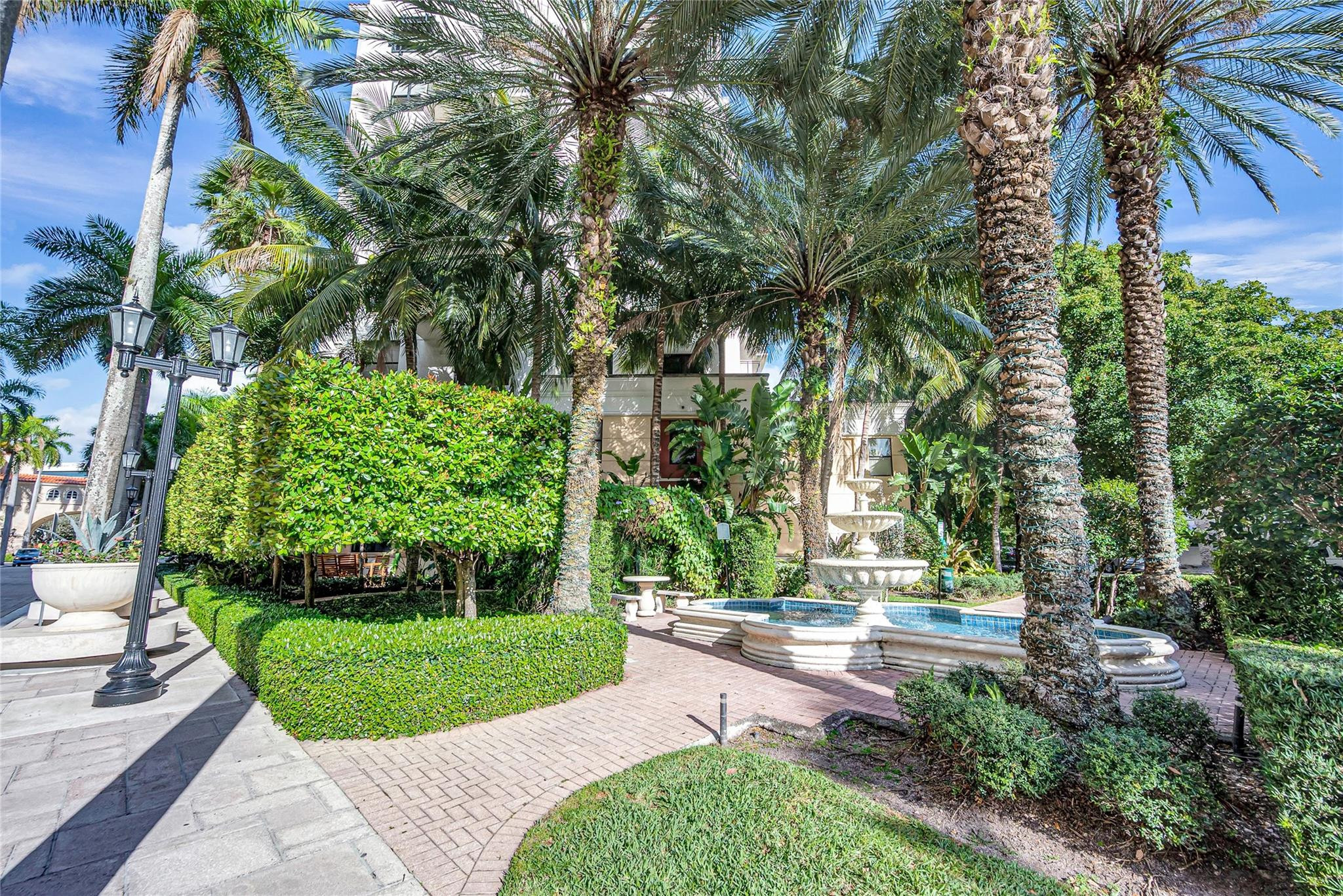 888 S Douglas Rd 906