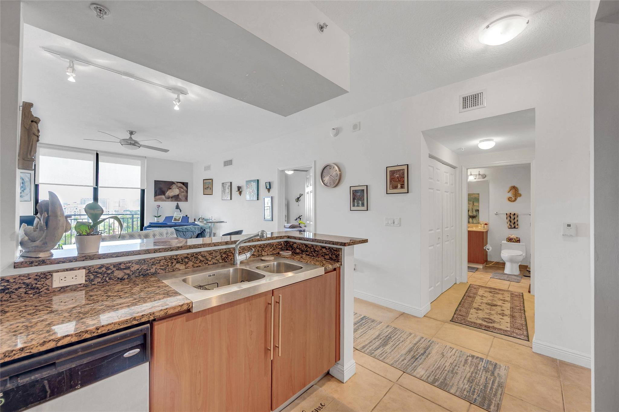 888 S Douglas Rd 906