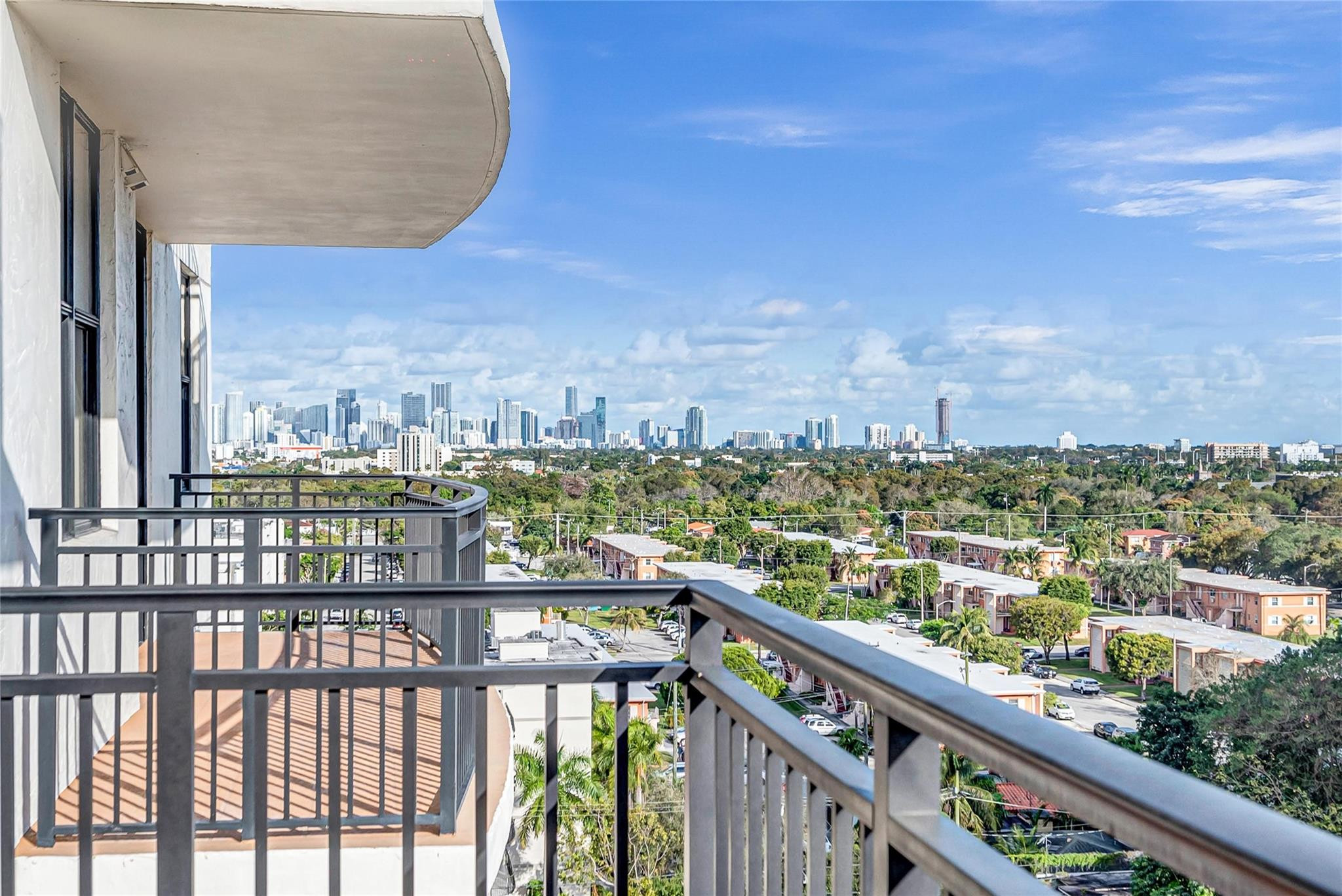 888 S Douglas Rd 906