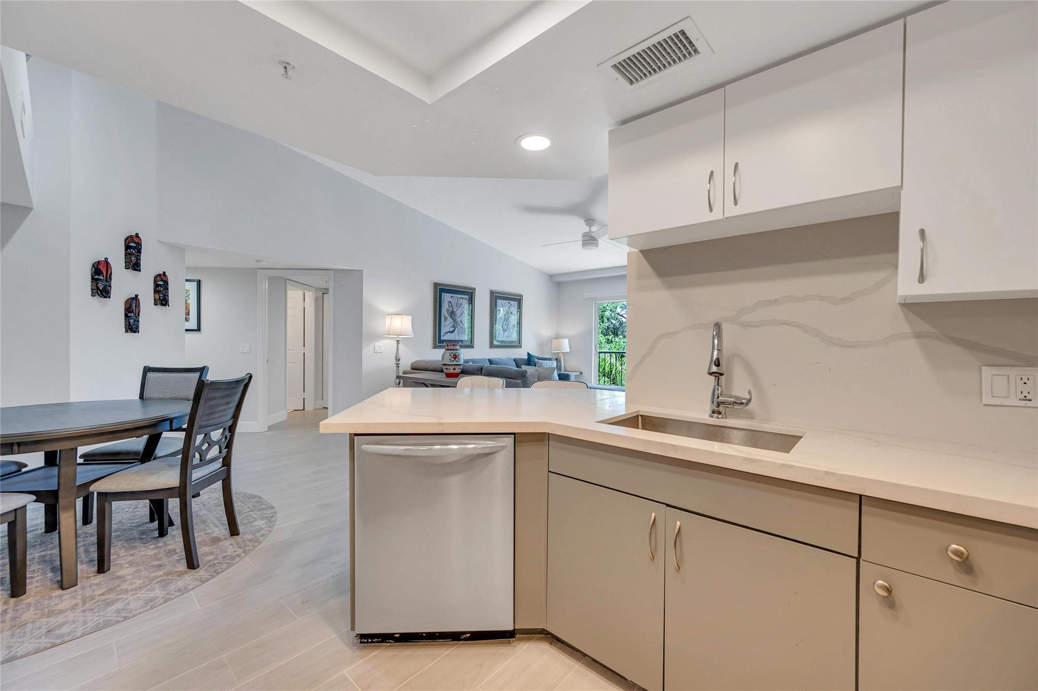 2119 SE 10th Ave 907