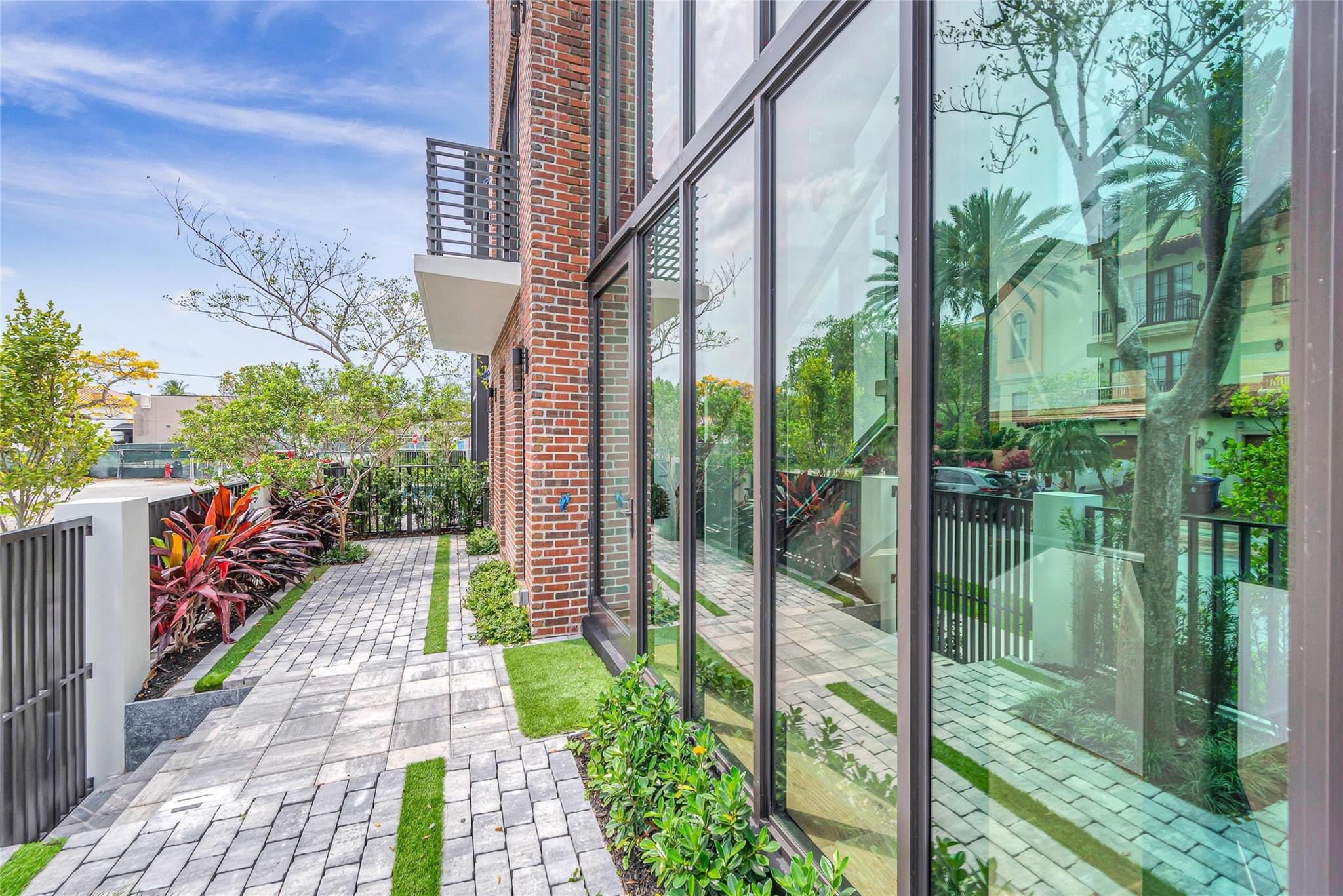 215 SE 10th Ter 215