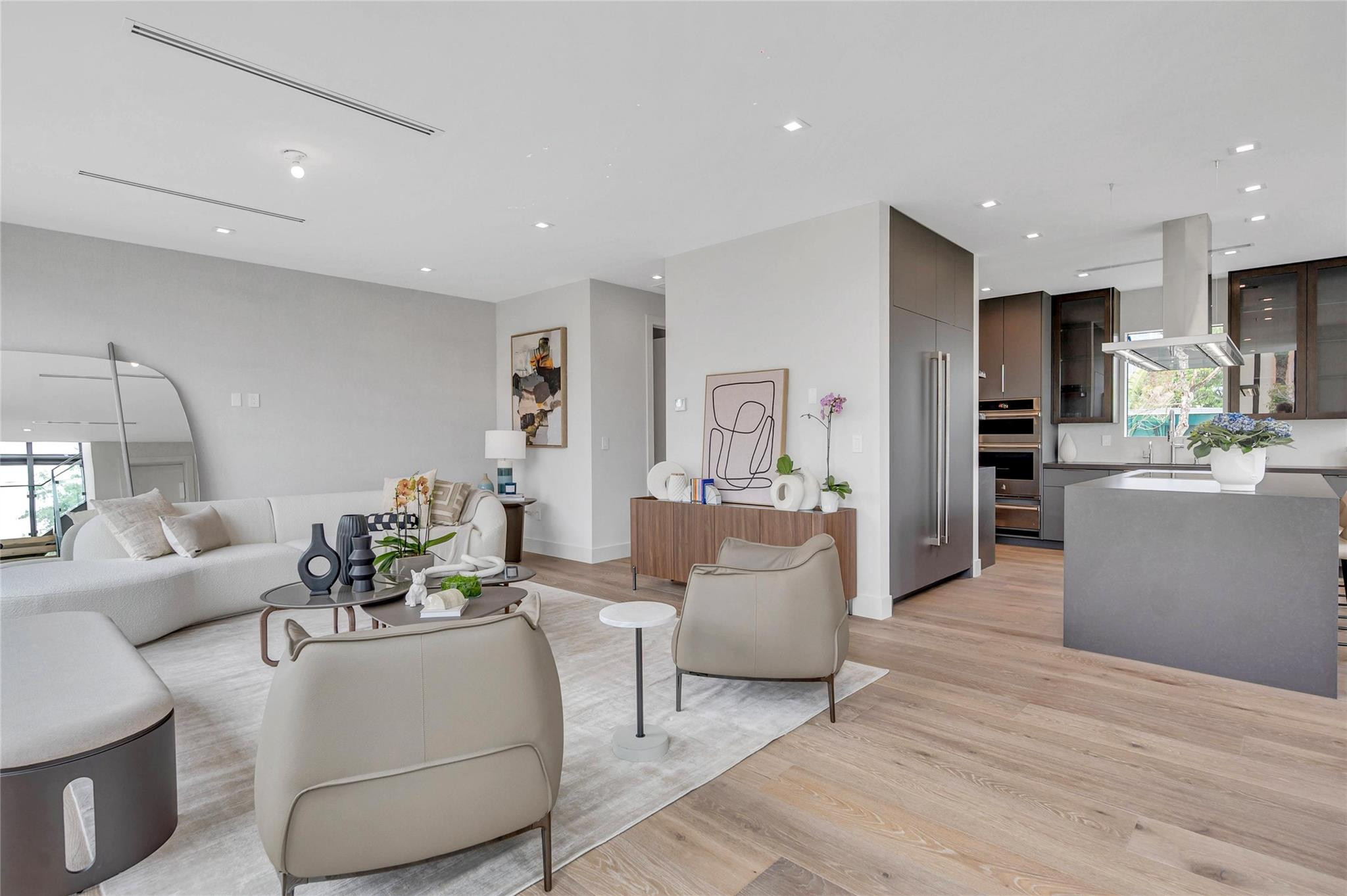 215 SE 10th Ter 215