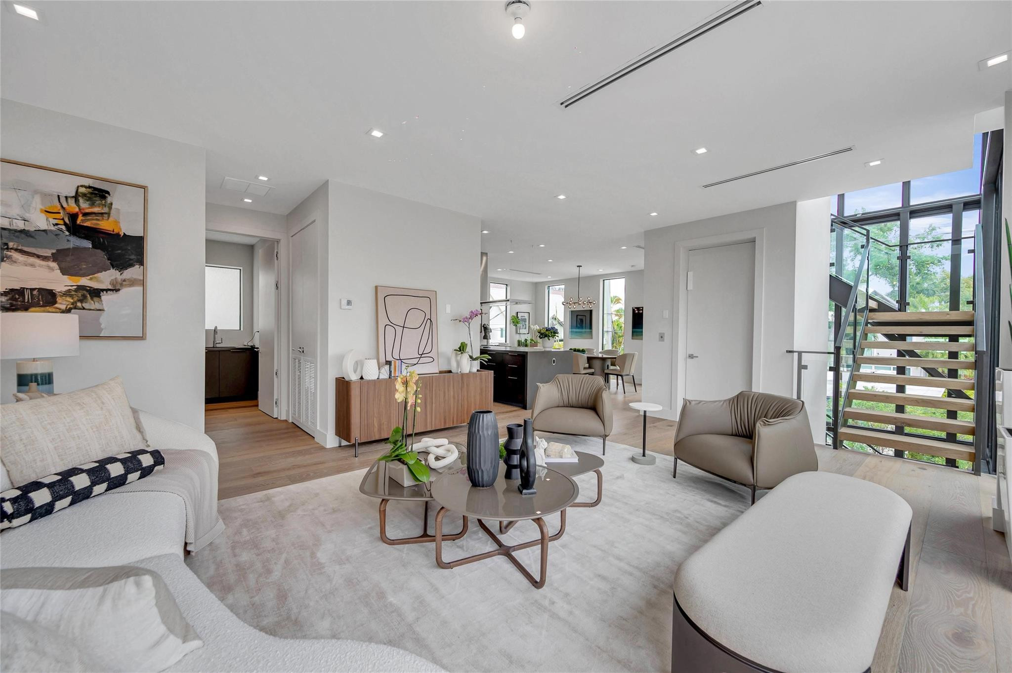 215 SE 10th Ter 215