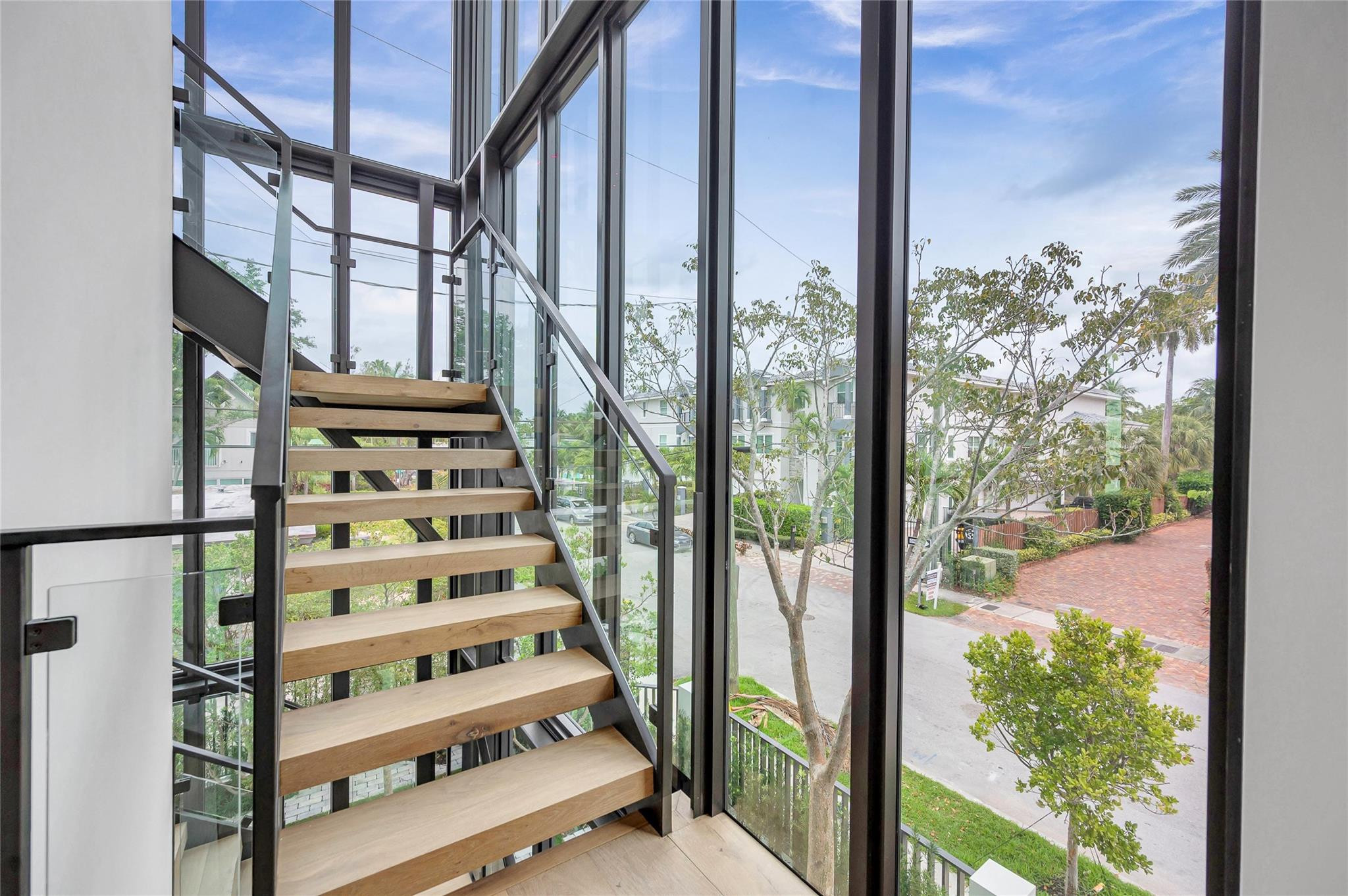 215 SE 10th Ter 215