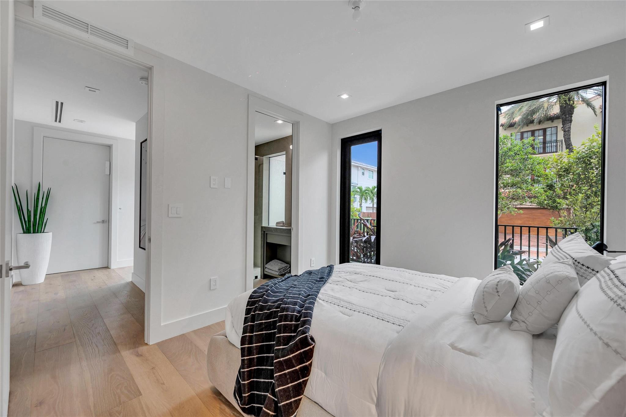 215 SE 10th Ter 215
