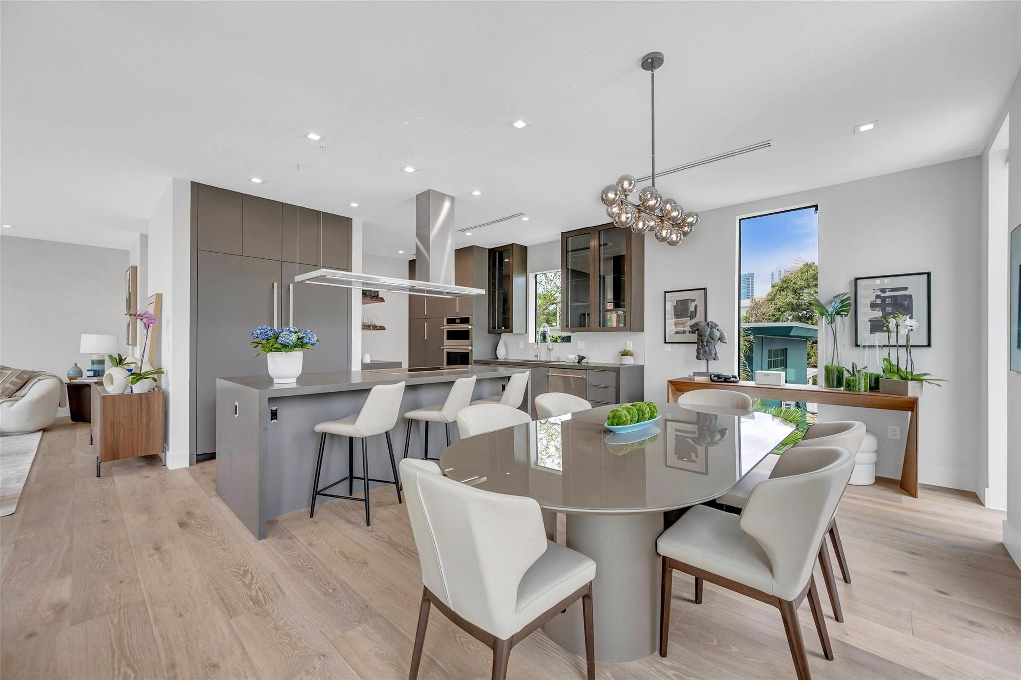215 SE 10th Ter 215