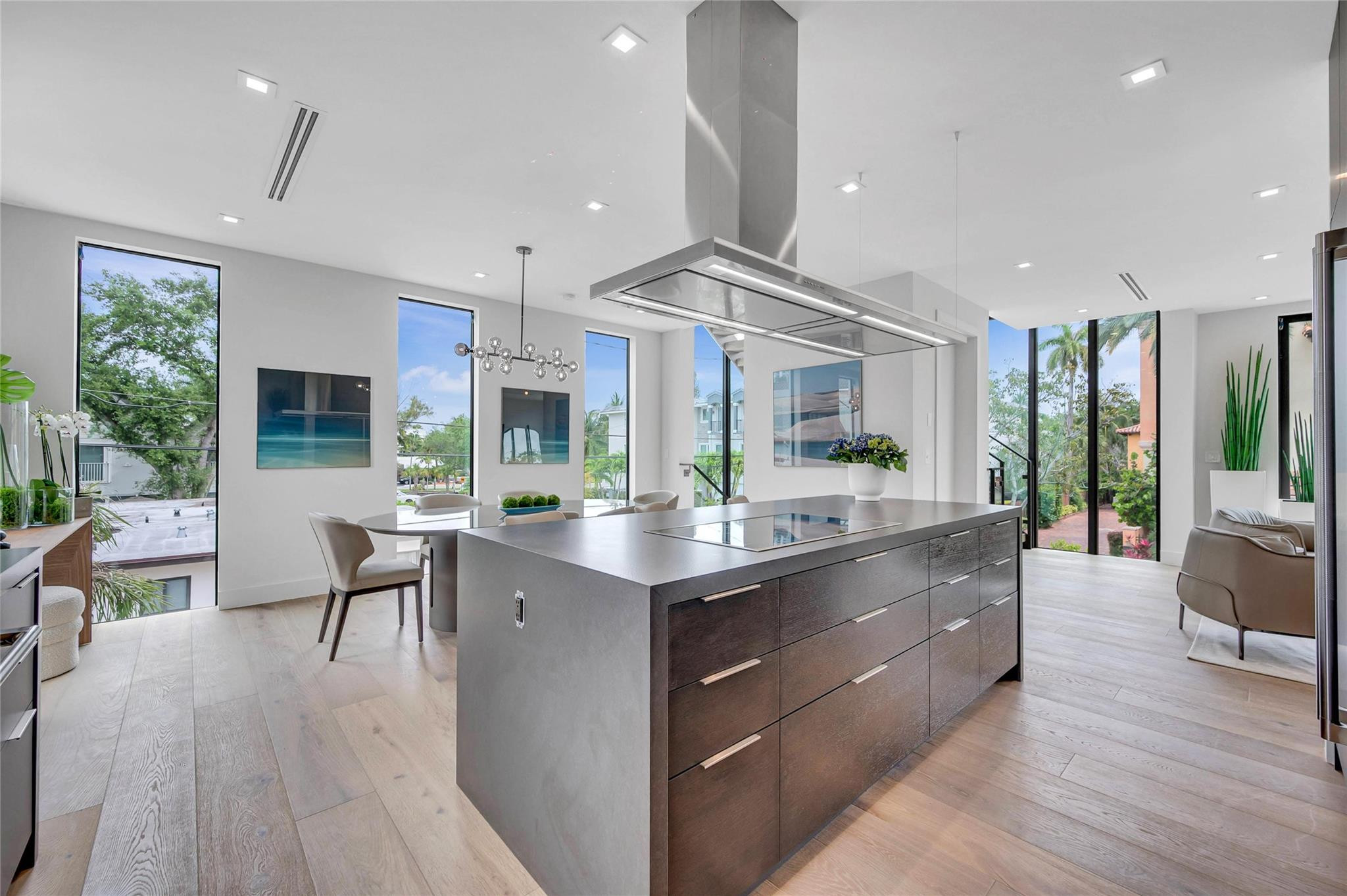 215 SE 10th Ter 215