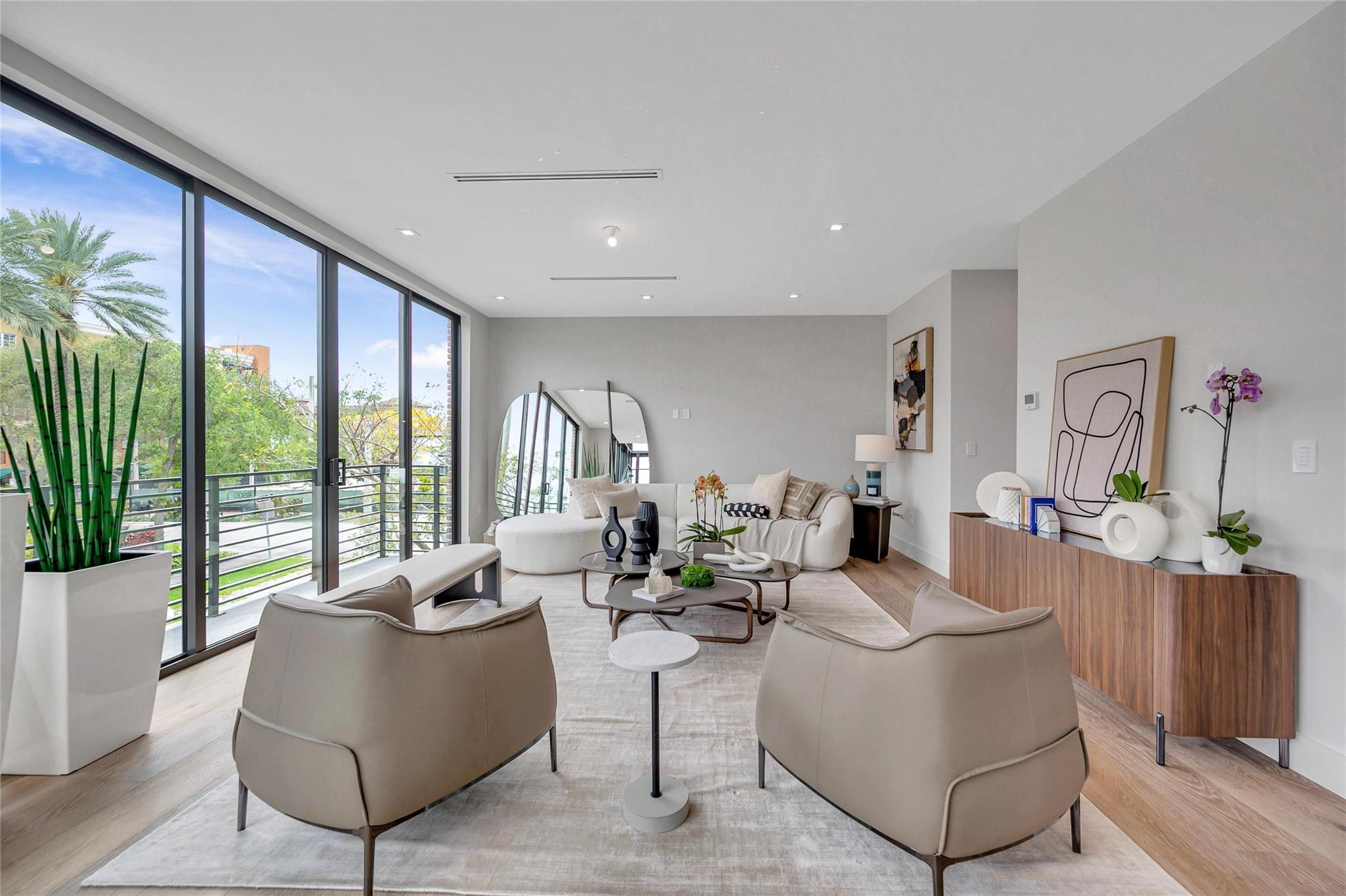 215 SE 10th Ter 215