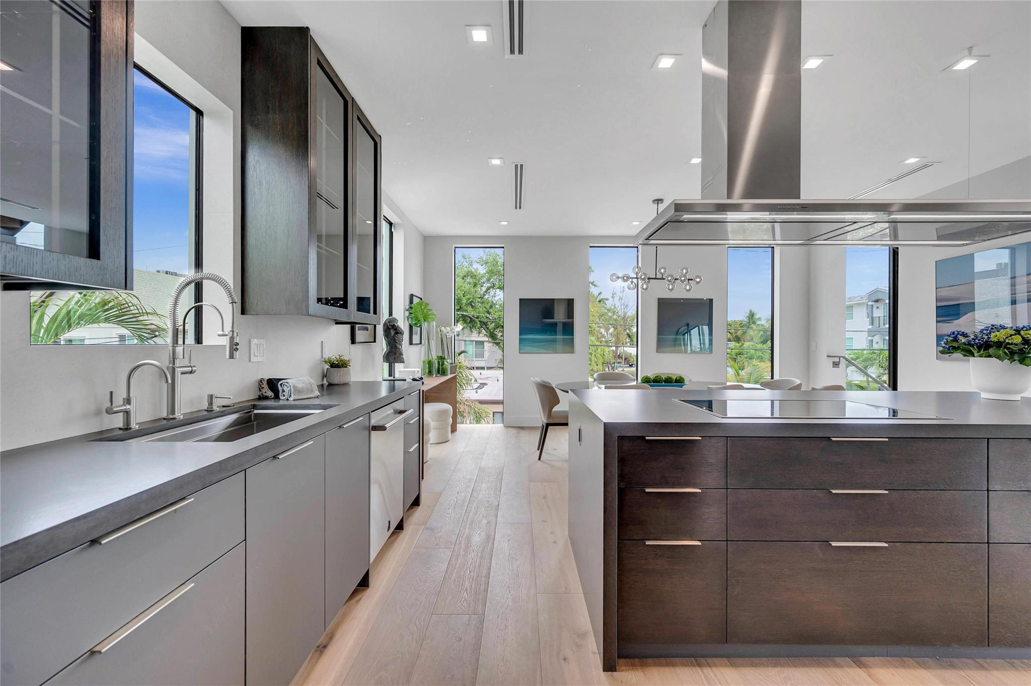 215 SE 10th Ter 215