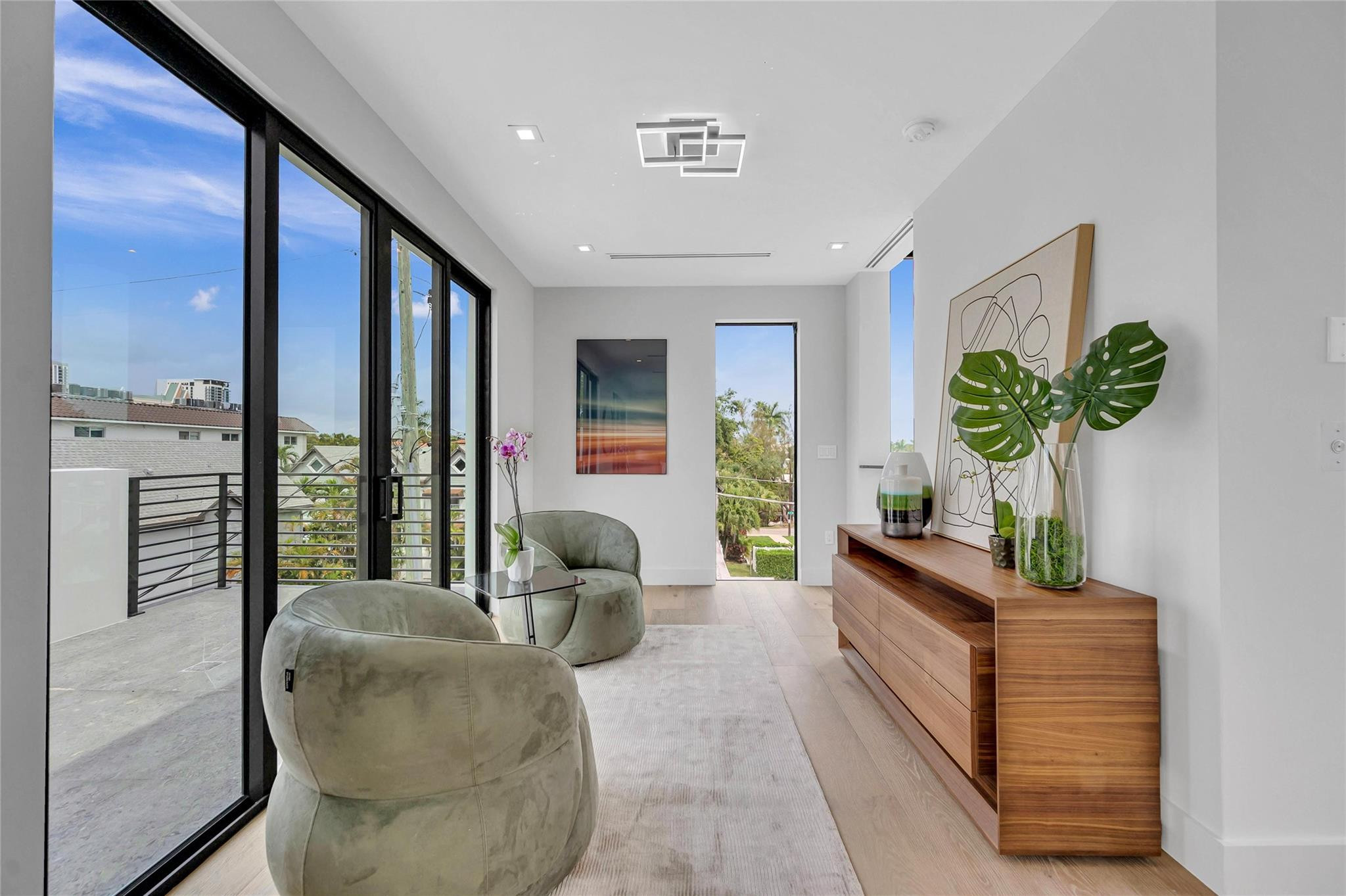 215 SE 10th Ter 215