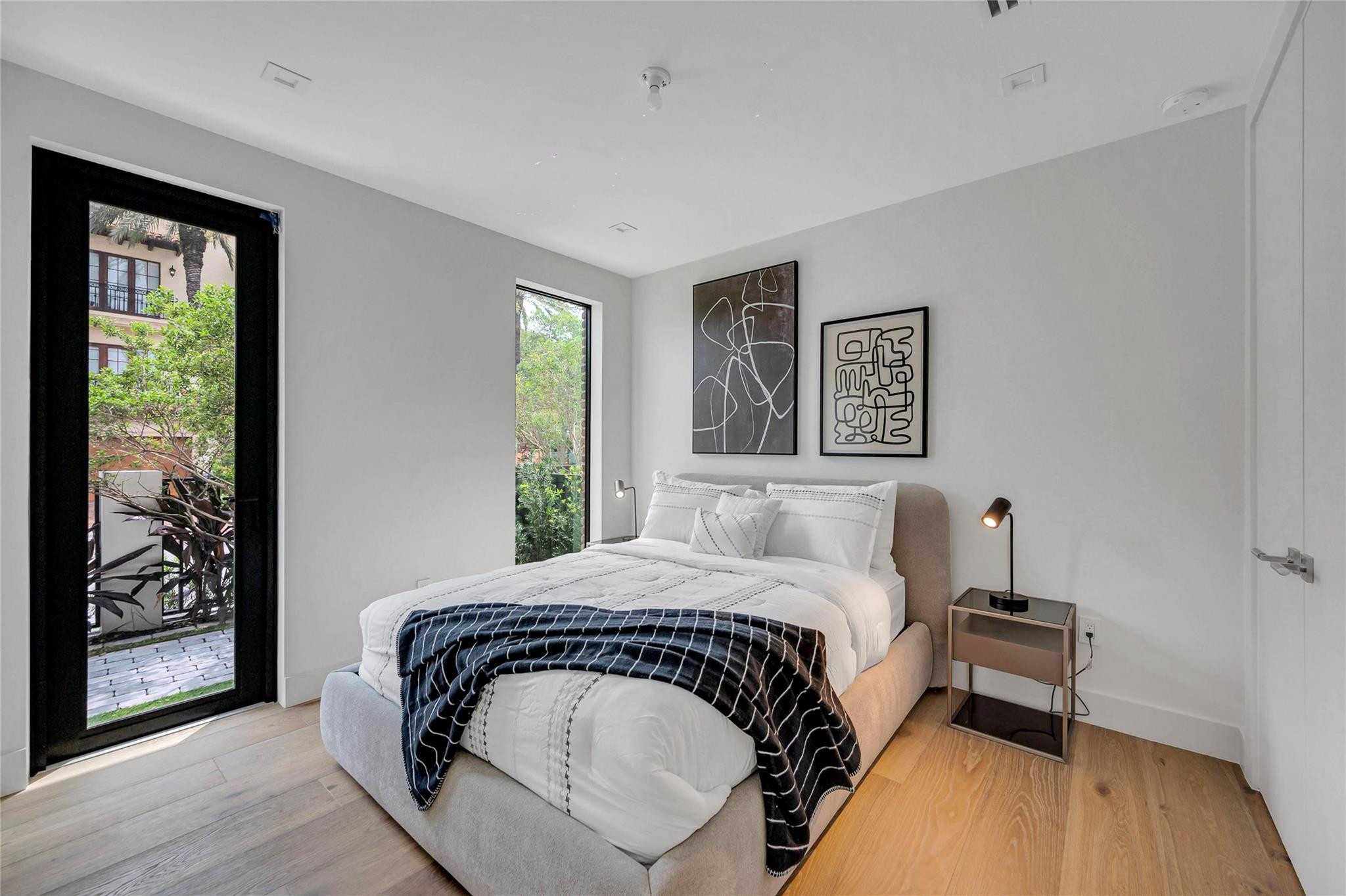 215 SE 10th Ter 215