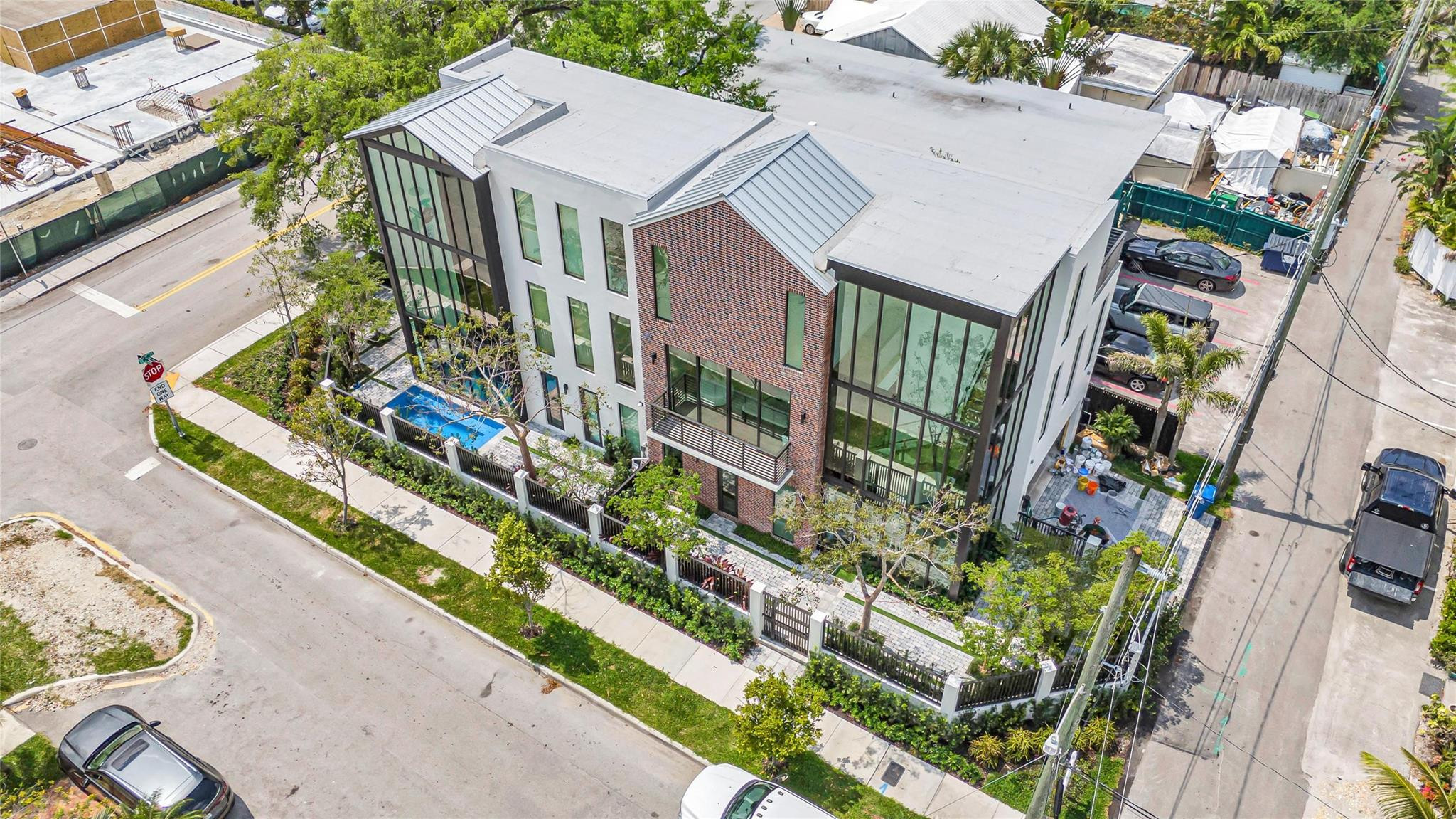 215 SE 10th Ter 215