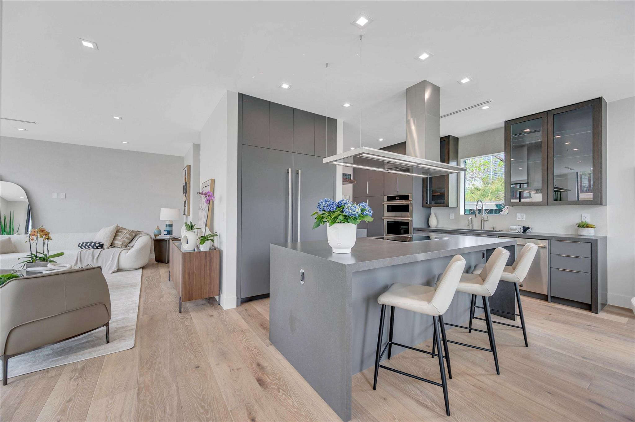 215 SE 10th Ter 215