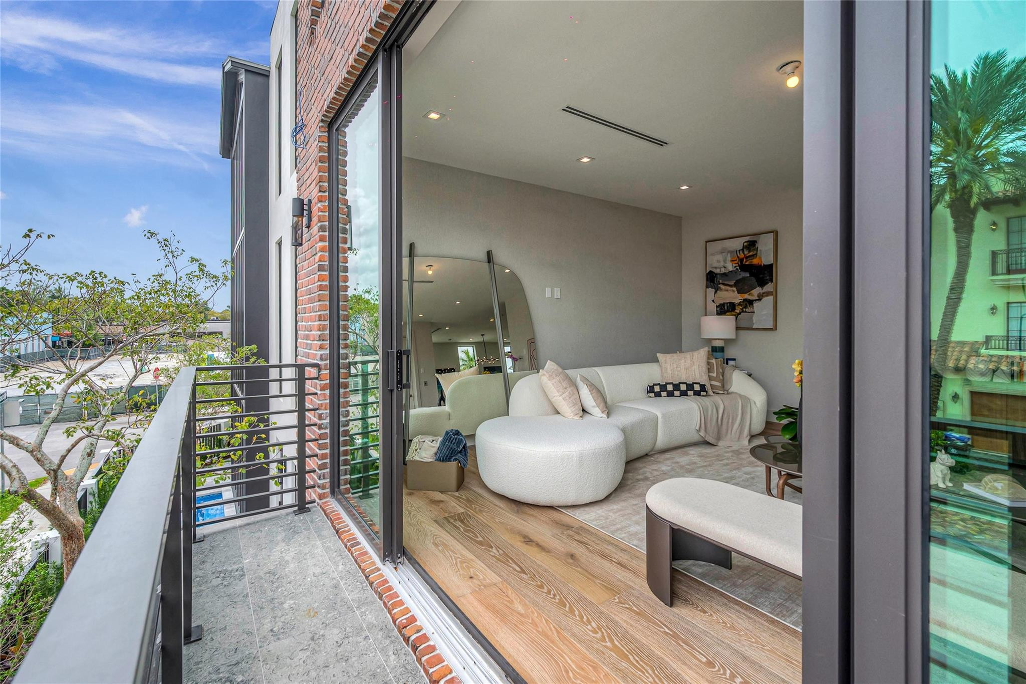 215 SE 10th Ter 215
