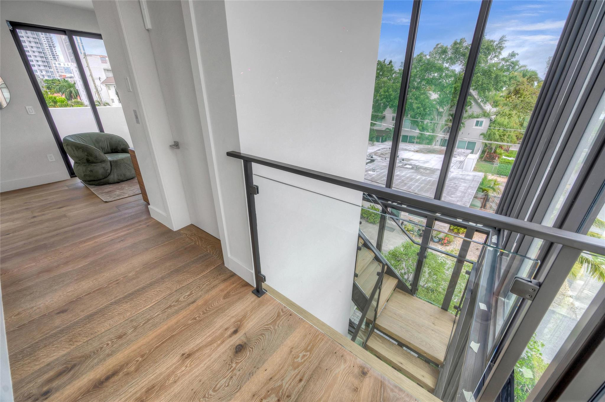 215 SE 10th Ter 215