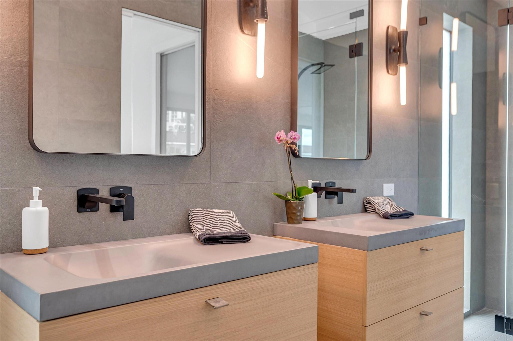 215 SE 10th Ter 215