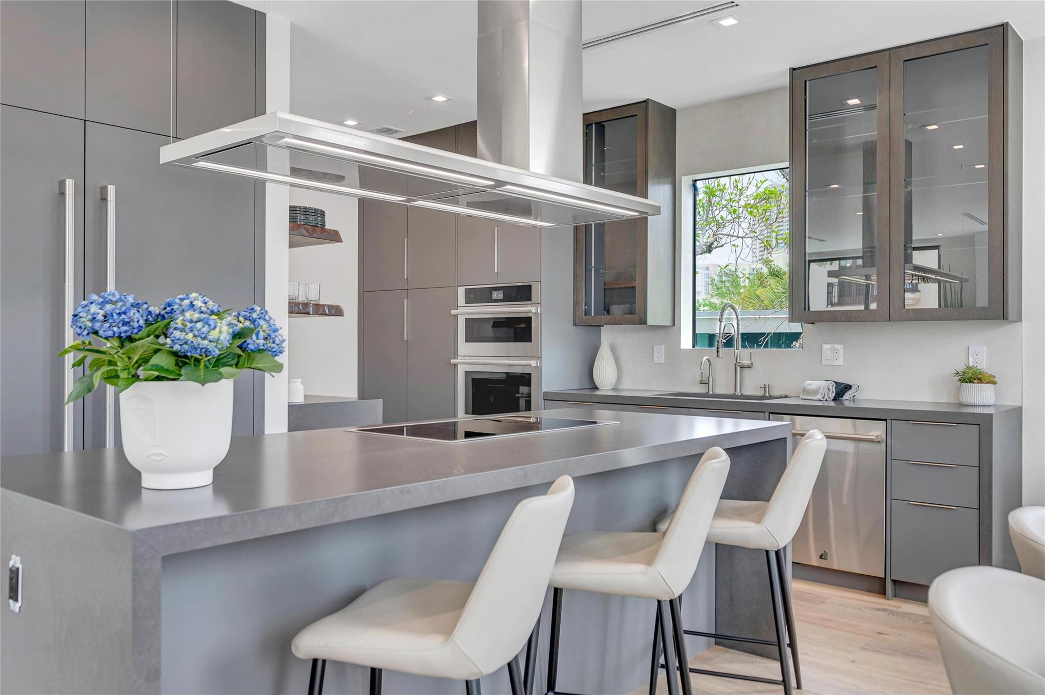 215 SE 10th Ter 215