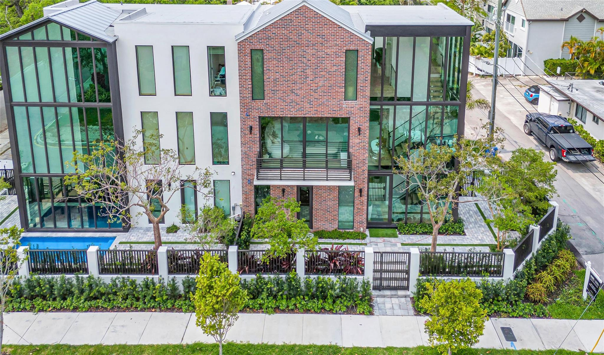 215 SE 10th Ter 215