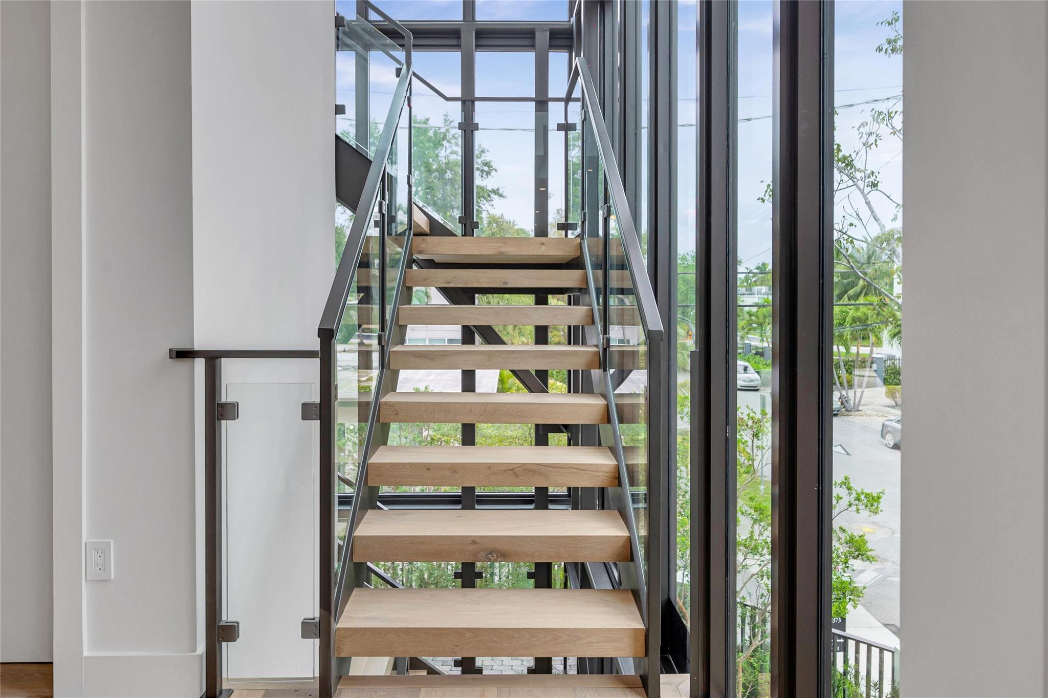 215 SE 10th Ter 215