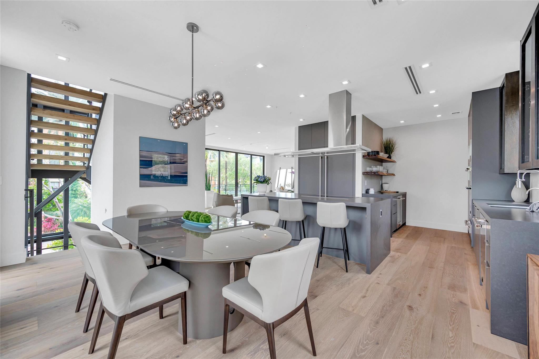 215 SE 10th Ter 215