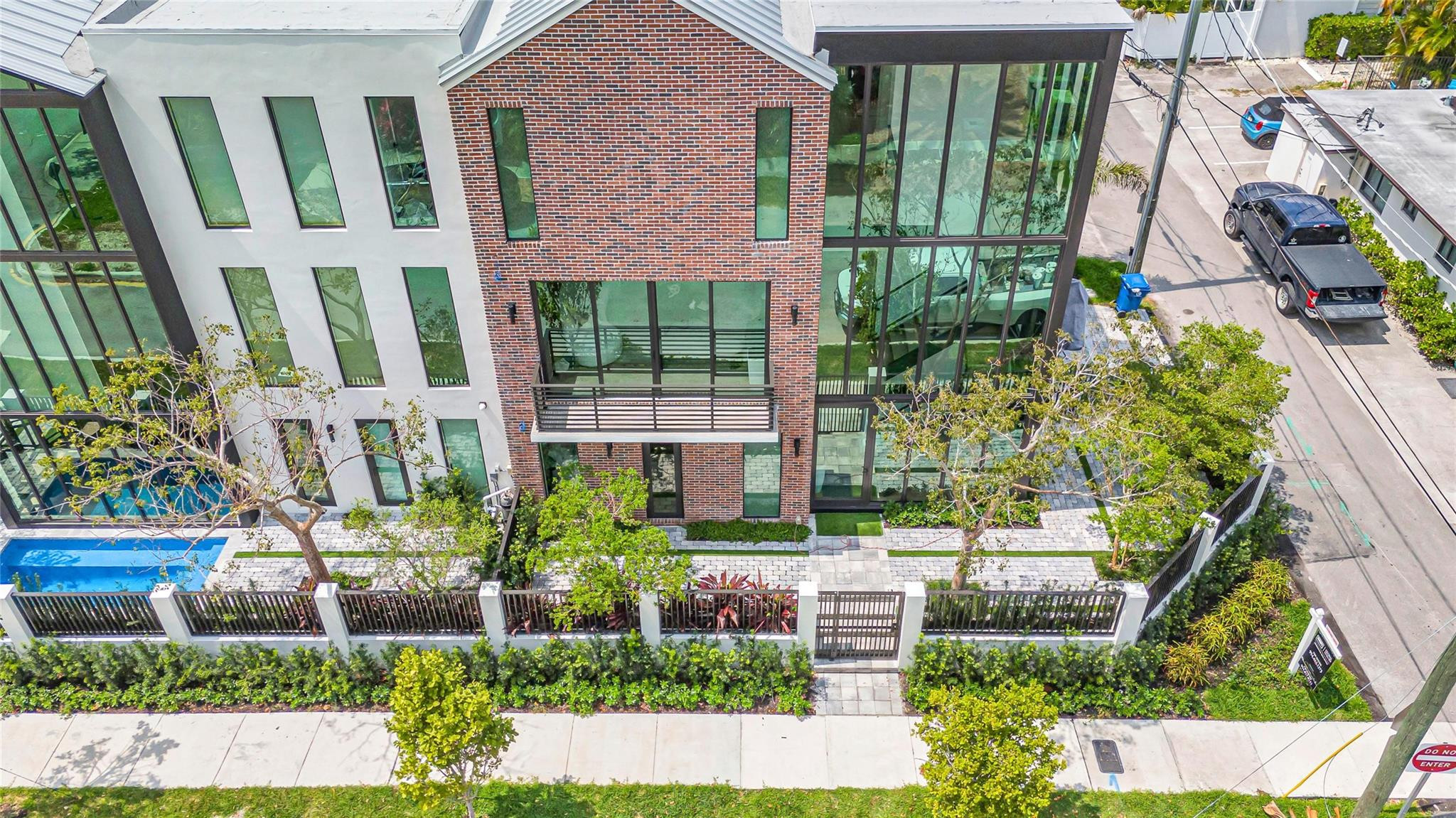 215 SE 10th Ter 215