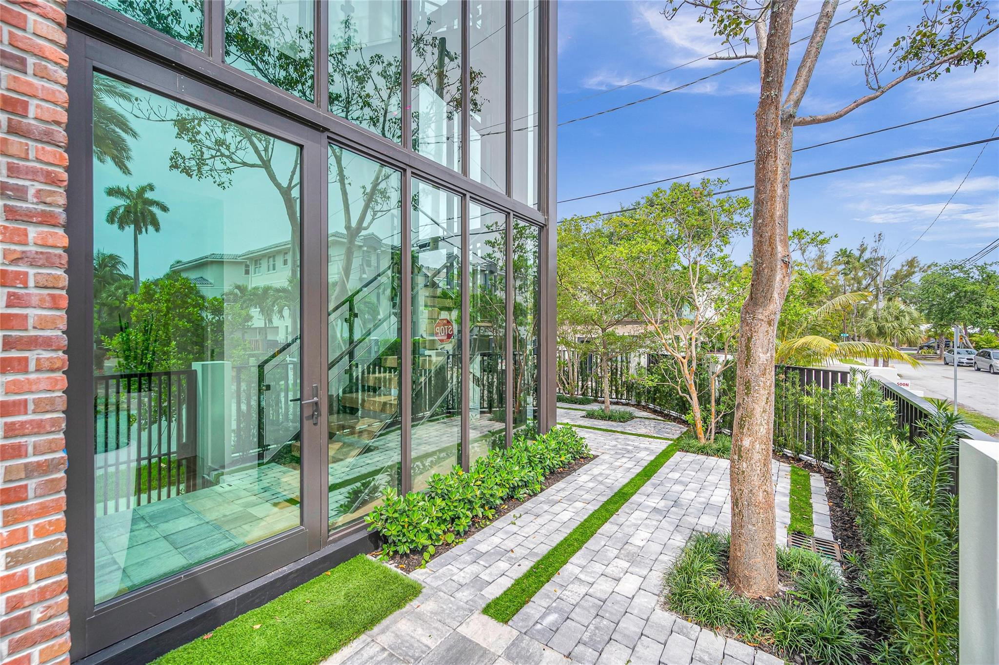 215 SE 10th Ter 215