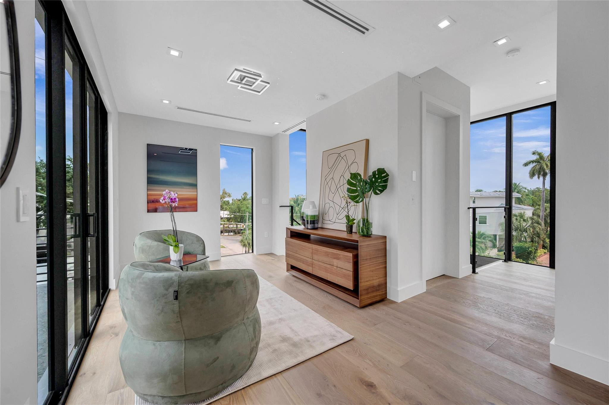 215 SE 10th Ter 215