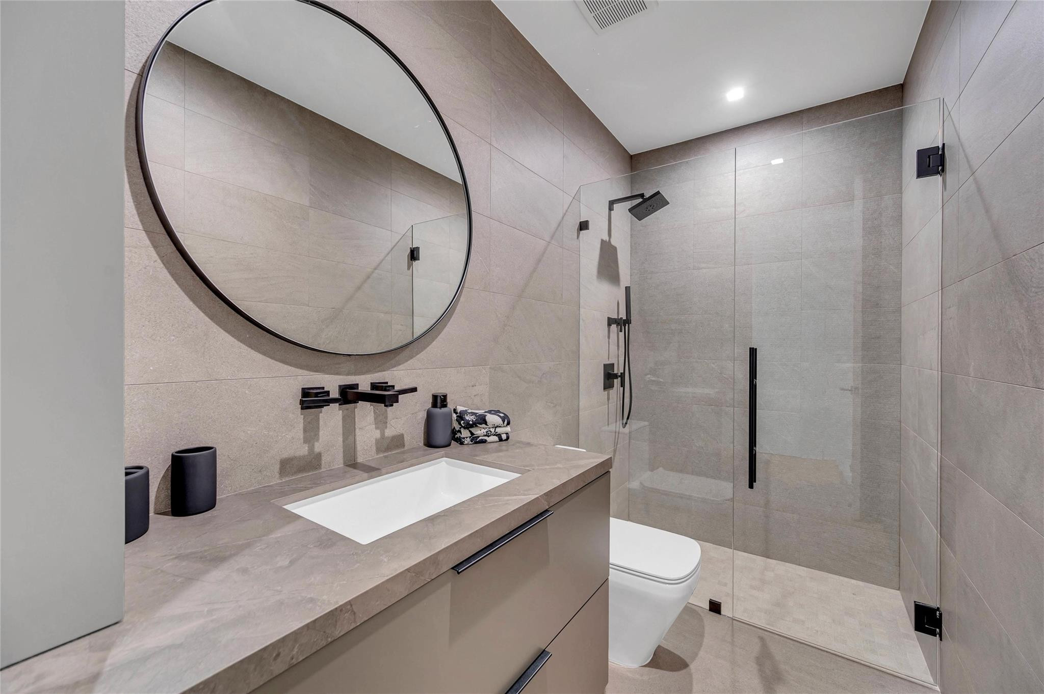 215 SE 10th Ter 215