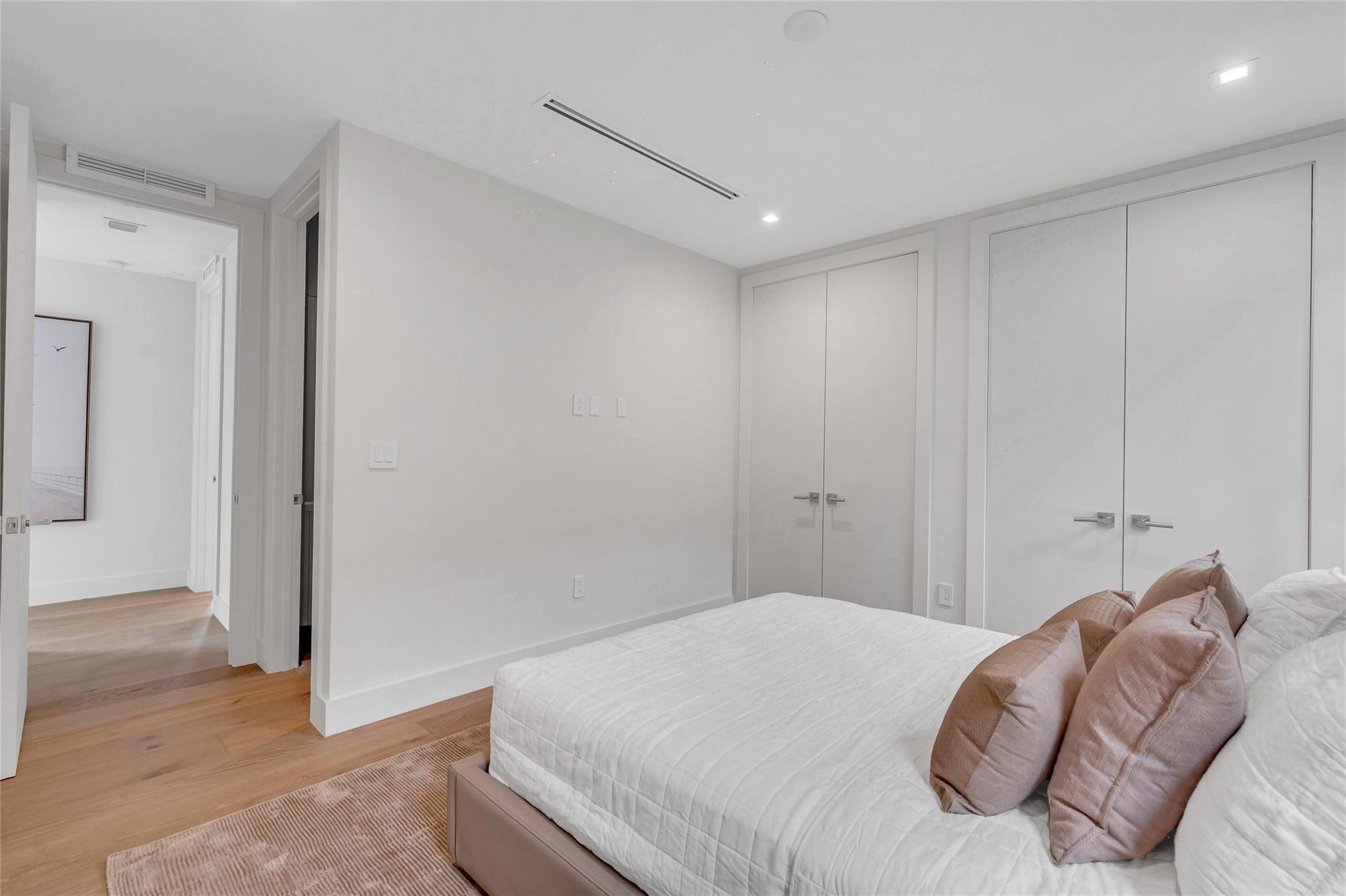 215 SE 10th Ter 215