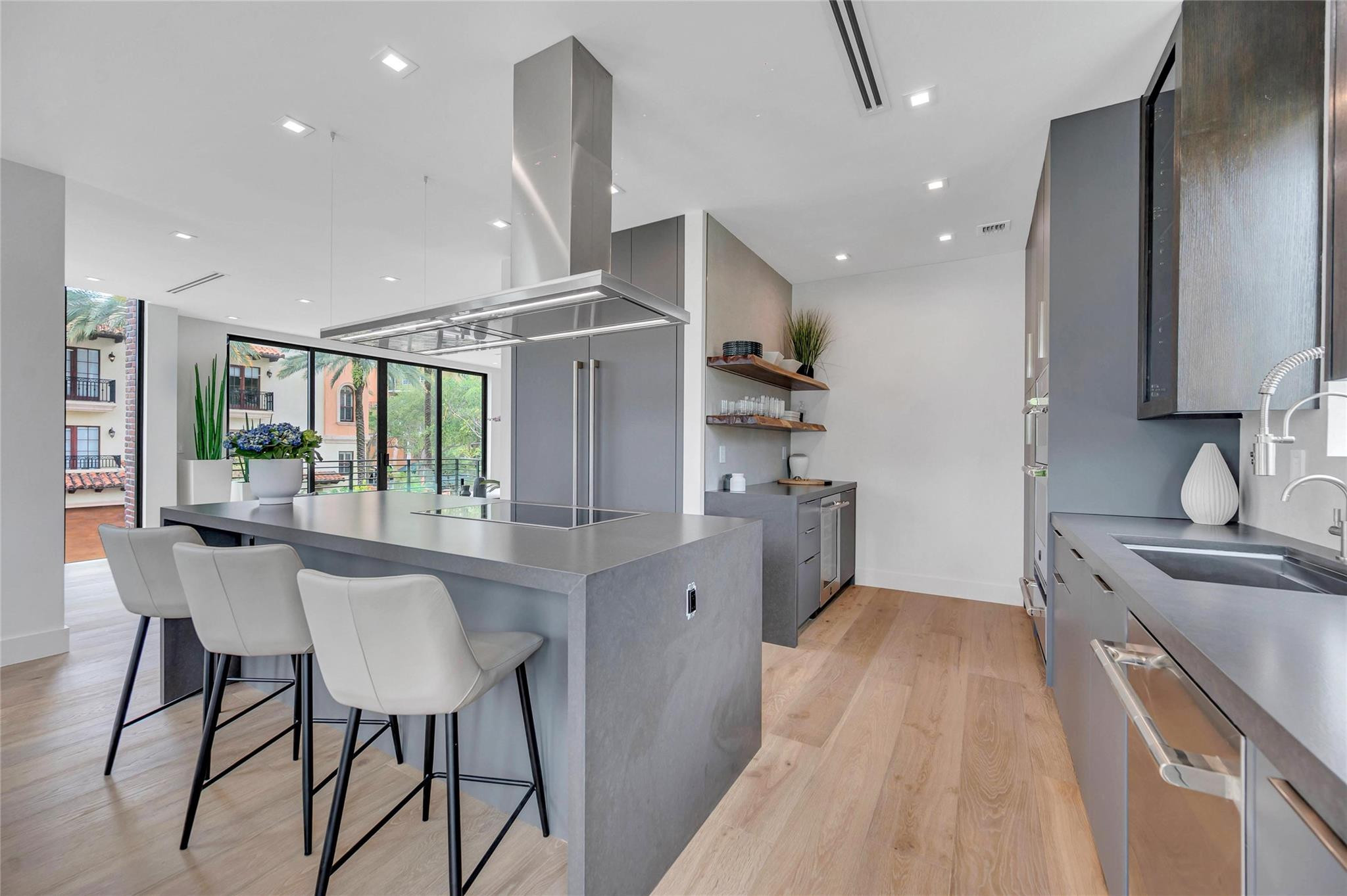215 SE 10th Ter 215