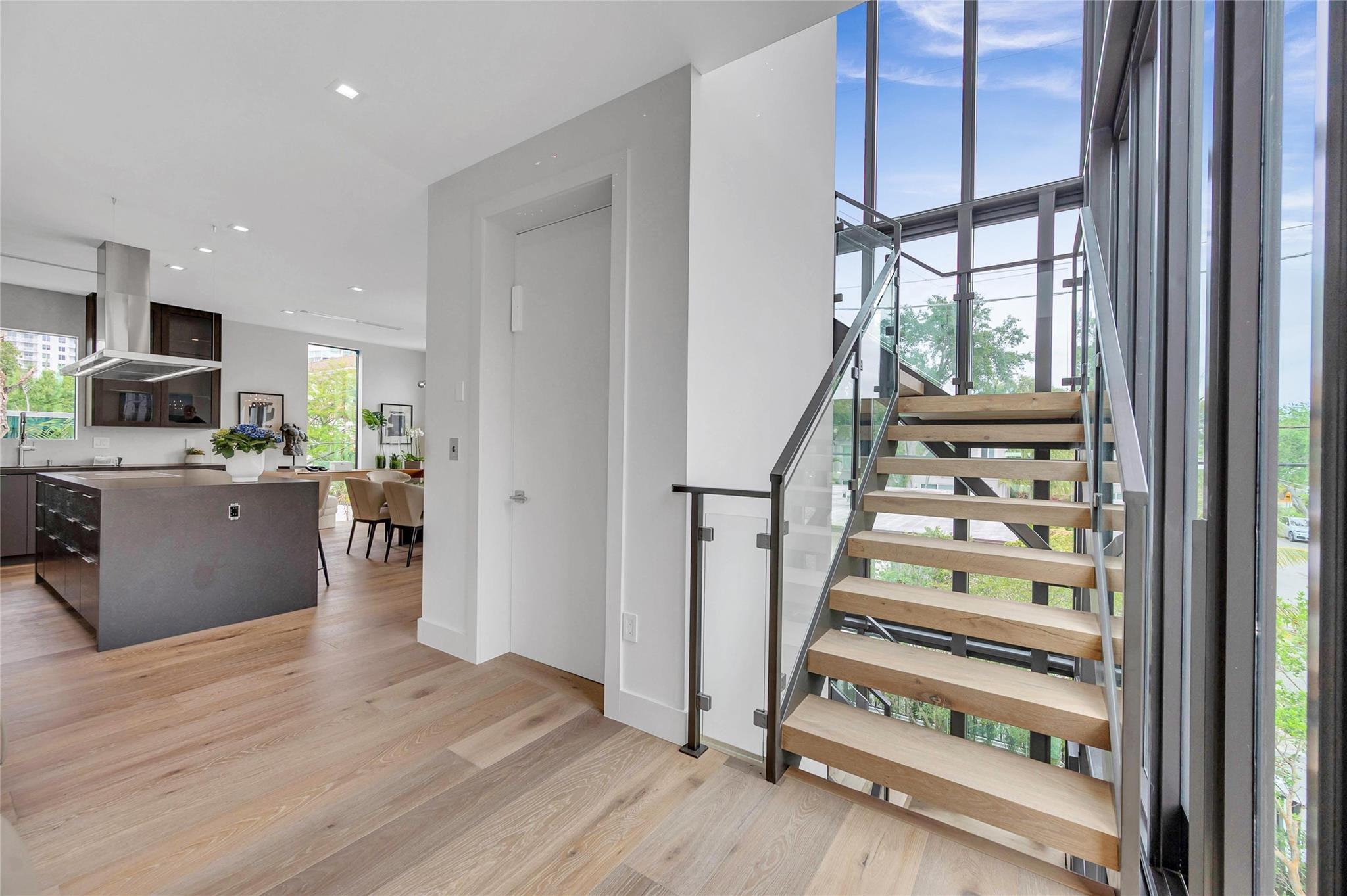215 SE 10th Ter 215