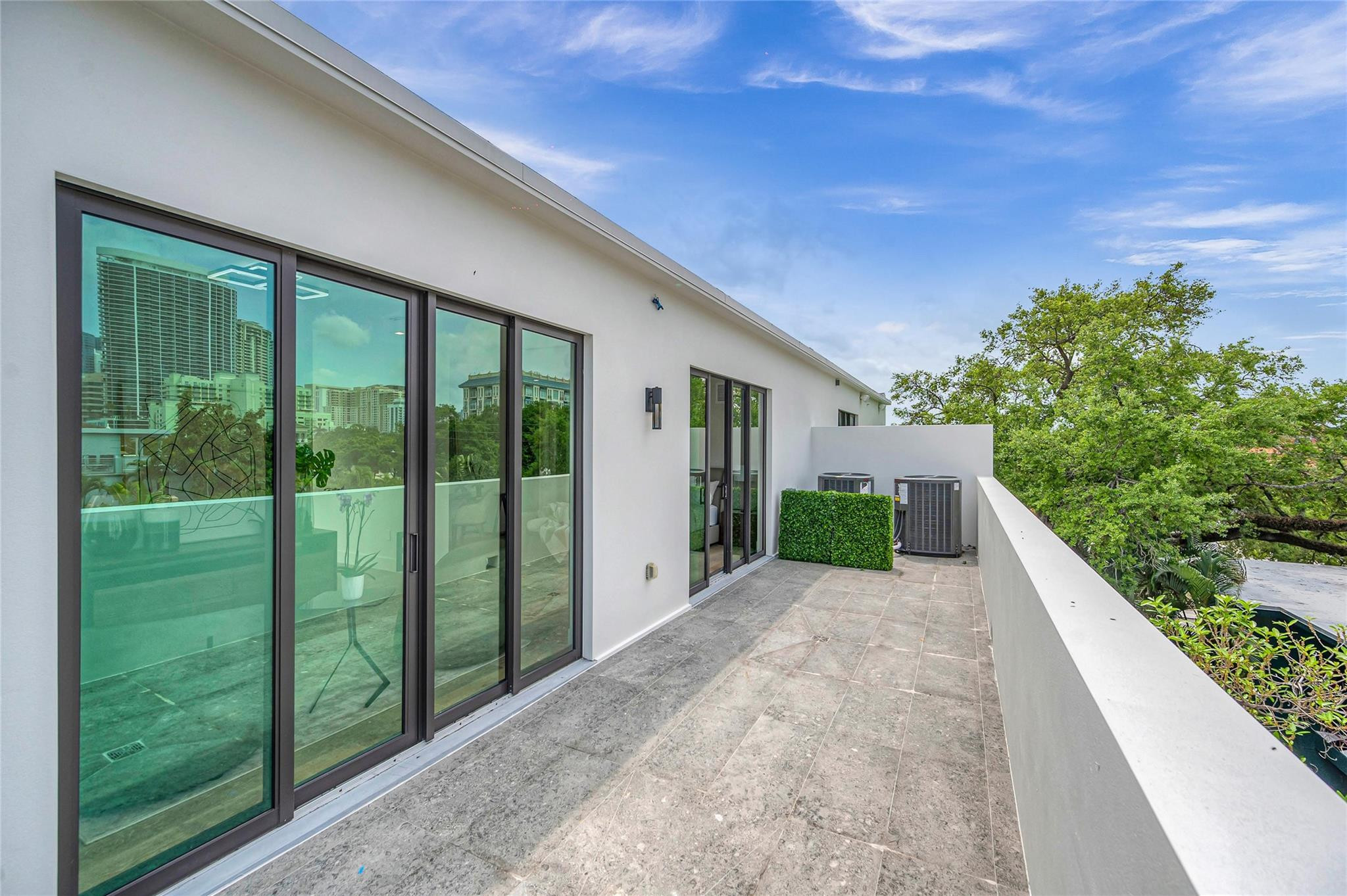 215 SE 10th Ter 215