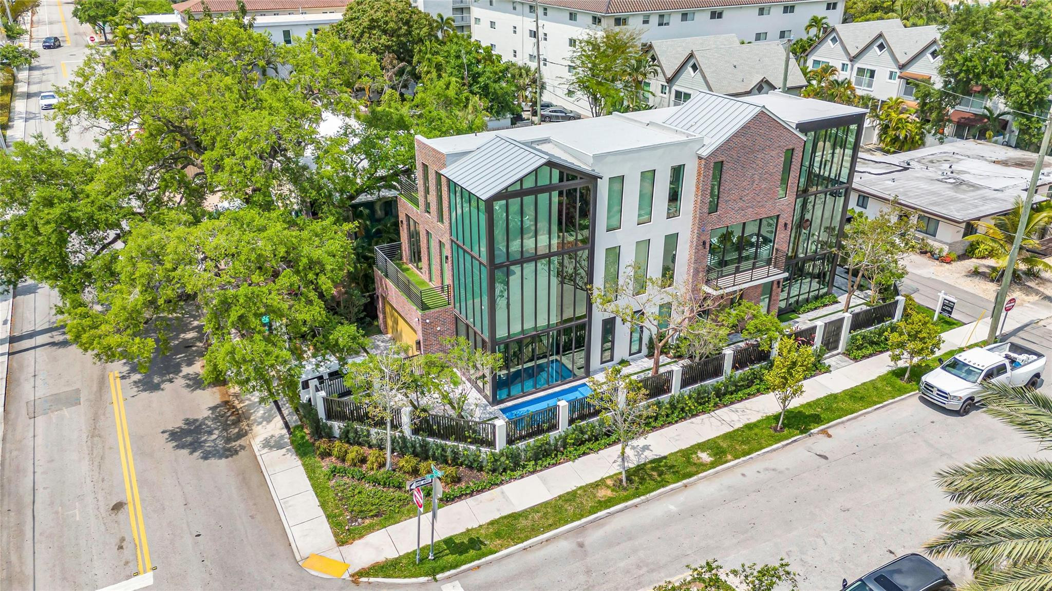 215 SE 10th Ter 215