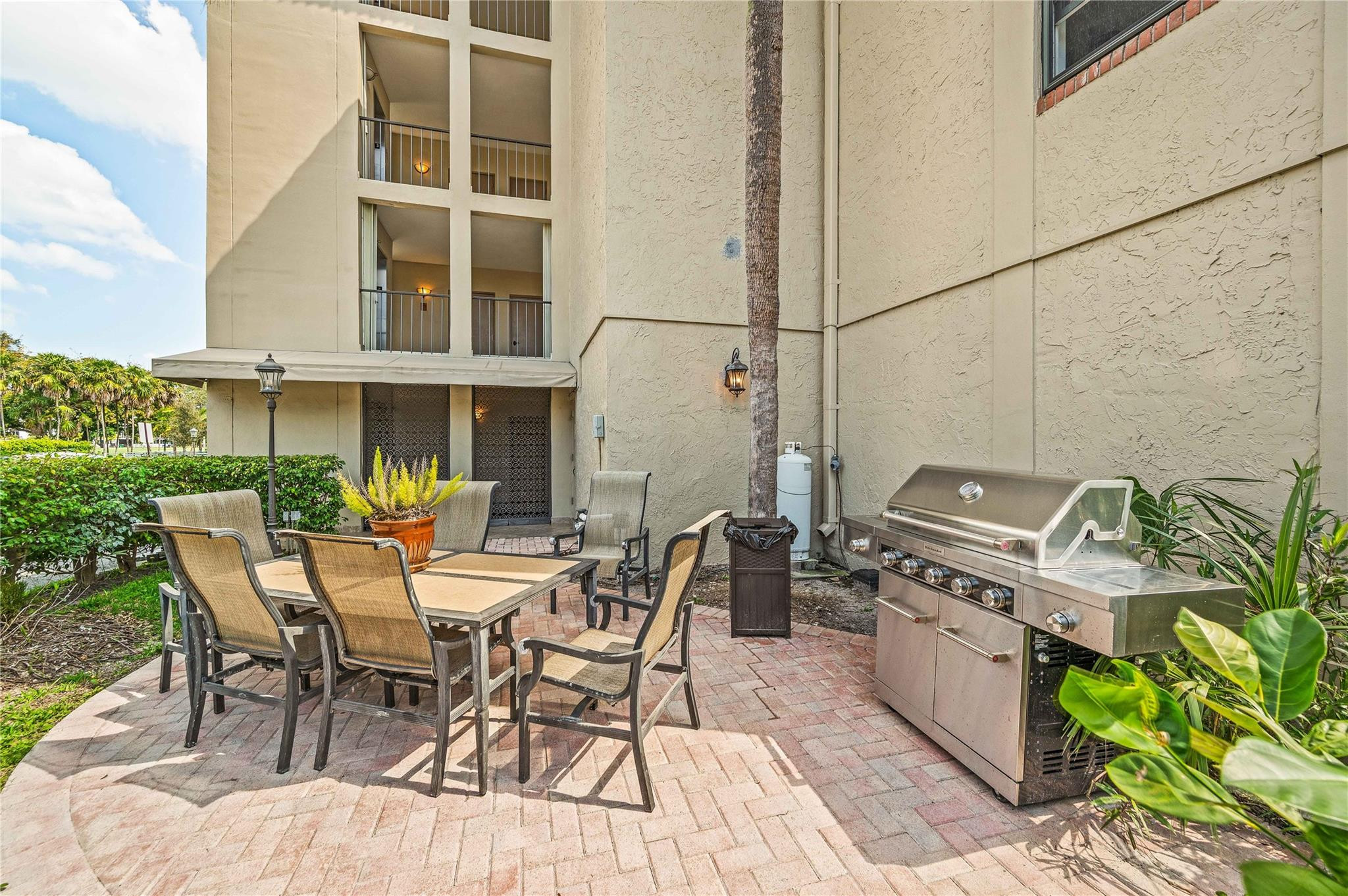 615 NE 12th Ave 307