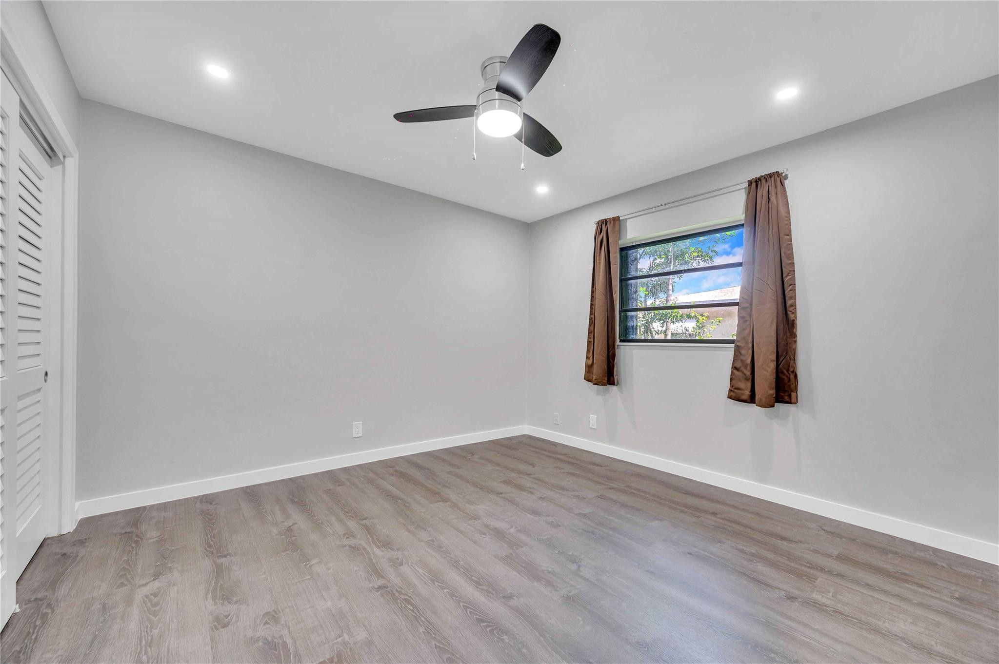 401 SE 14th St W