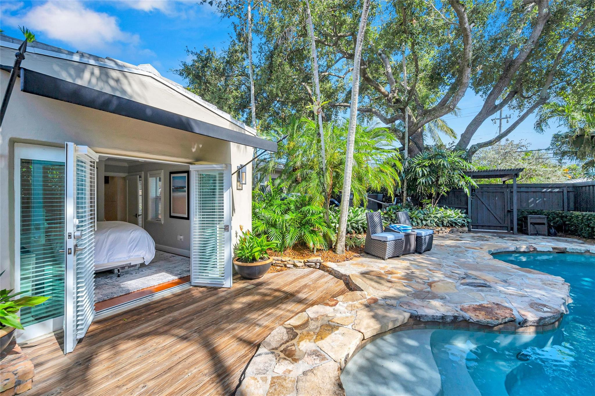 701 N Victoria Park Rd